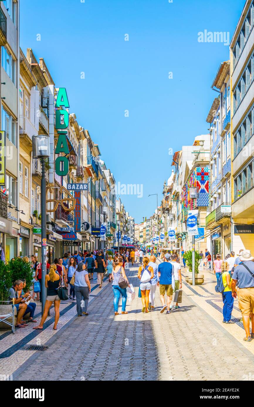 PORTO, PORTUGAL, 5 SEPTEMBRE 2016: Les gens se balader dans la rua de santa catarina à Porto, Portugal Banque D'Images