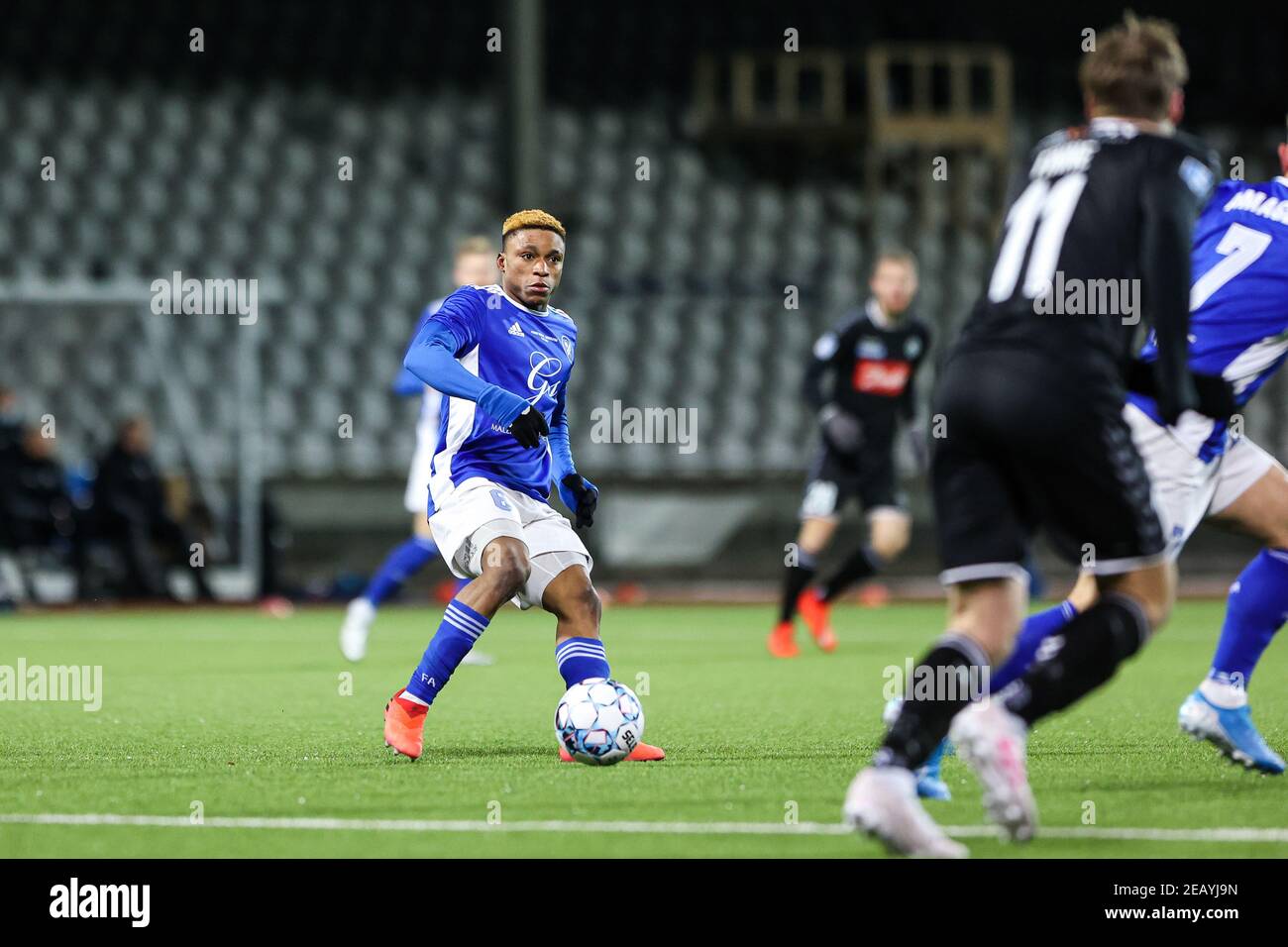 Copenhague, Danemark. 10 février 2021. Olakunle Junior Olusegun (6) de Fremad Amager vu dans le match de Pokalen de Sydbank entre Fremad Amager et SoenderjyskE à Sundby Idraetsprack à Copenhague. (Crédit photo : Gonzales photo/Alamy Live News Banque D'Images