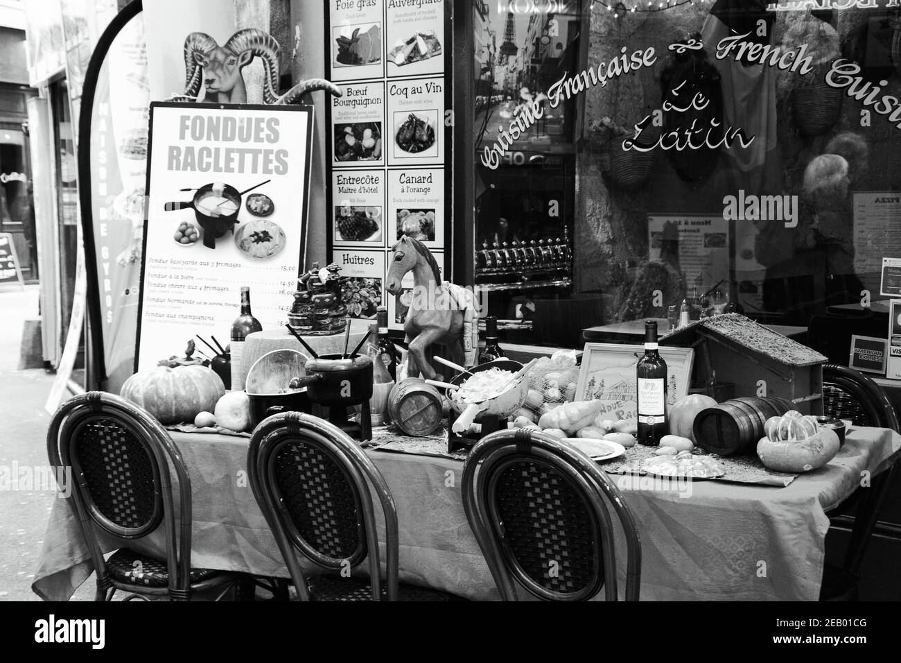 PARIS, FRANCE 14 FÉVRIER 2019 fondue et raclette exposées (attirer