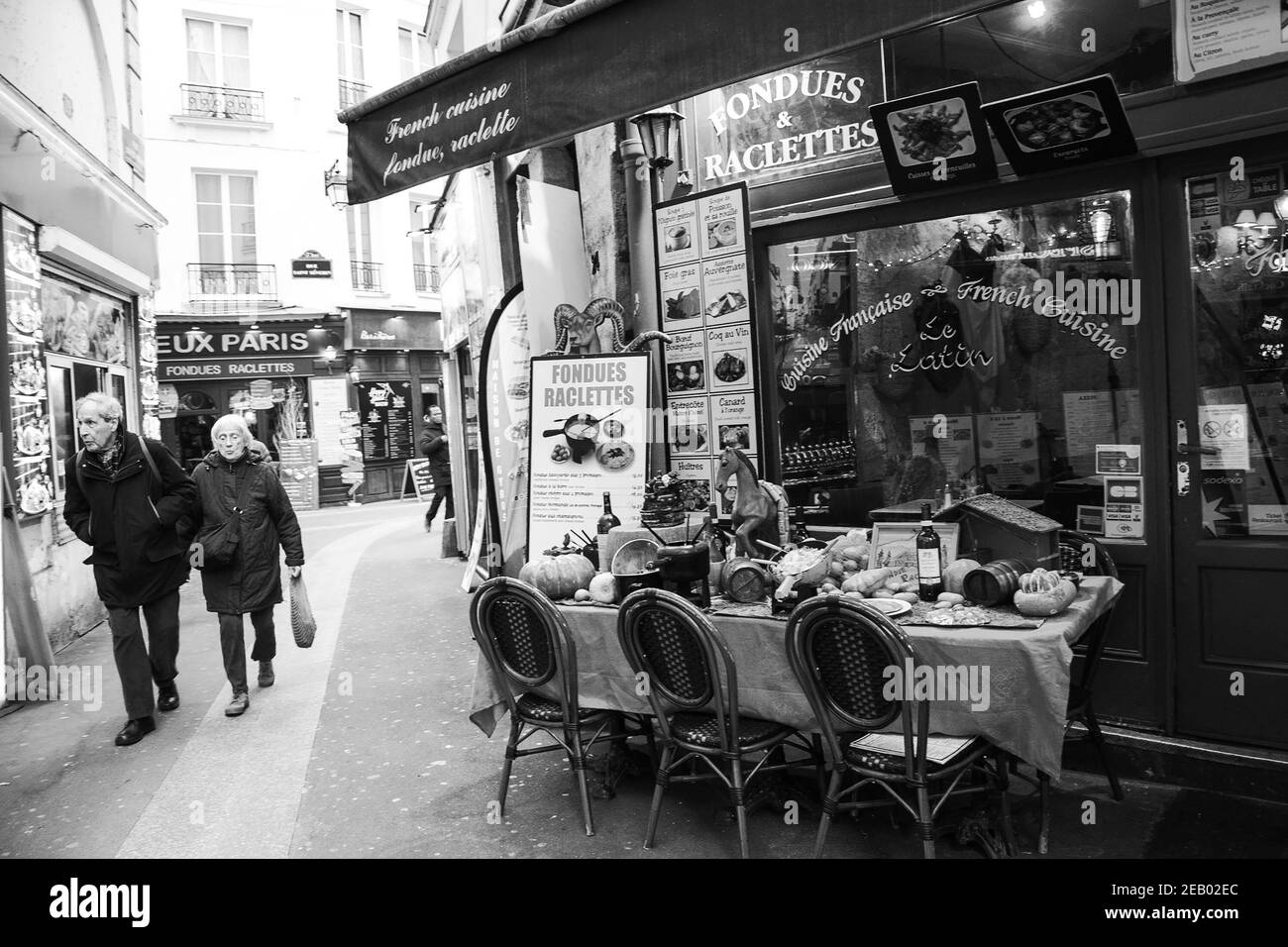 PARIS, FRANCE 14 FÉVRIER 2019 fondue savoyarde et raclette exposée