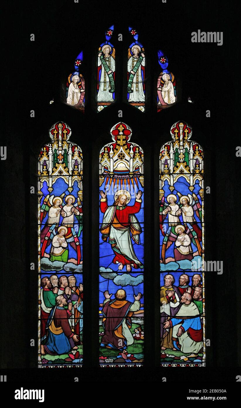 Une vitrail de William Wailes, représentant l'Ascension du Christ, Église Boltongate, Cumbria, Angleterre Banque D'Images