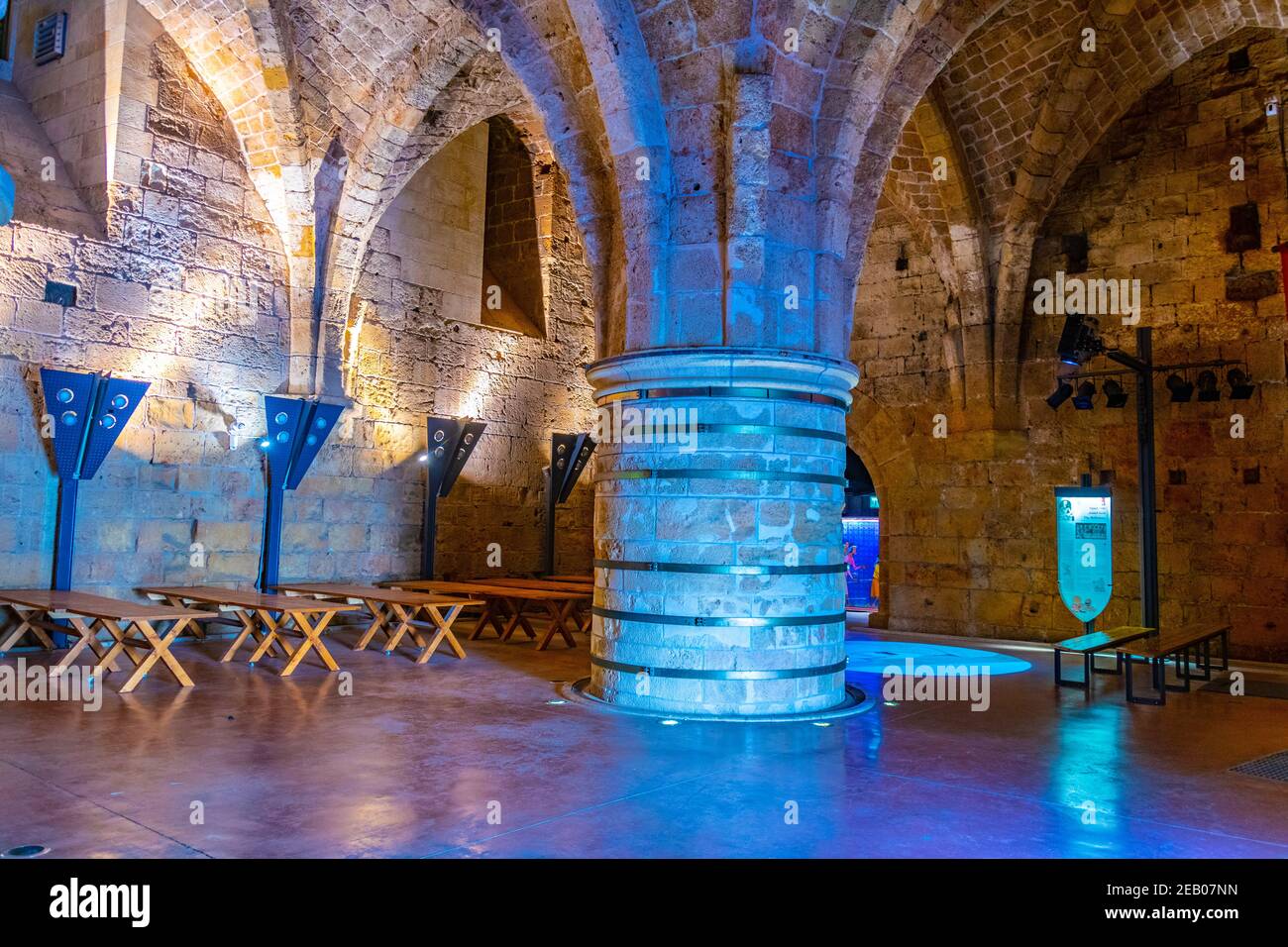 ACRE, ISRAËL, 12 SEPTEMBRE 2018 : intérieur de la salle des Chevaliers à Akko, Israël Banque D'Images