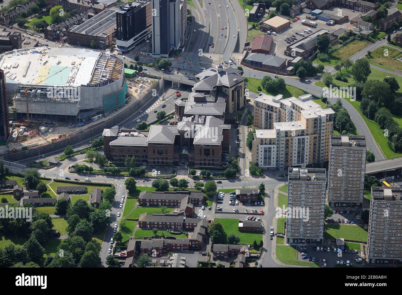 Vues aériennes de Leeds, y compris le First Direct Arena (également connu sous le nom de Leeds Arena) en cours de construction, Leeds, West Yorkshire Banque D'Images