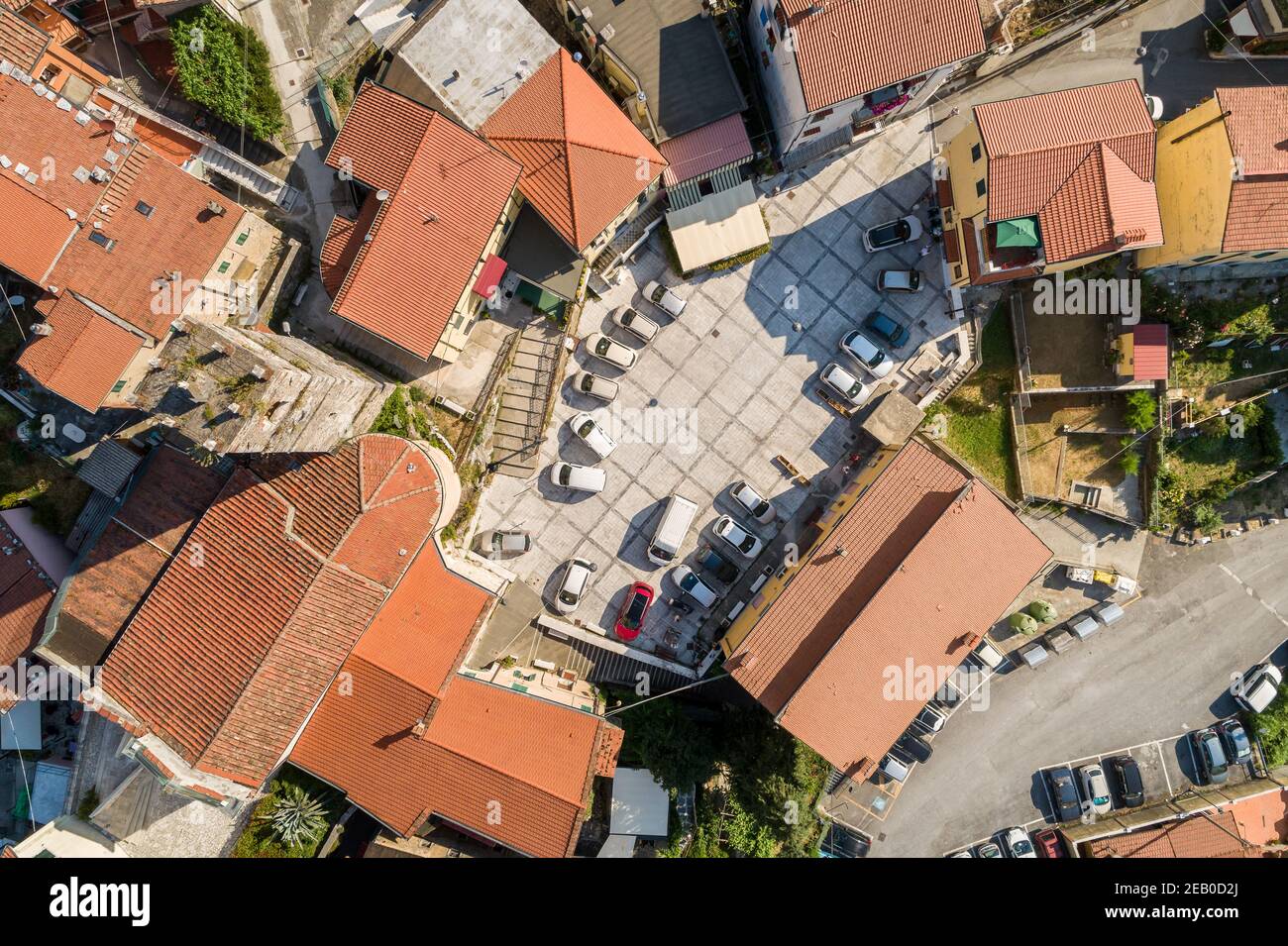 Vue aérienne de l'ancien village de Colonnata situé dans les Alpes Apuanes, province de Massa-Carrara, Toscane, Italie Banque D'Images