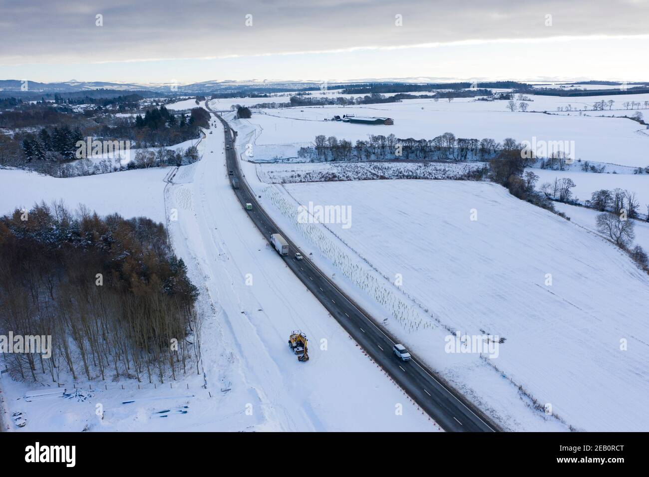 Bankfoot, Perthshire, Écosse, Royaume-Uni. 11 février 2021. Vue aérienne du chantier de construction du projet de modernisation de l'A9 entre Luncarty et le col de Birnam. Cette section de l'A9 sera améliorée en route à deux voies et devrait être terminée d'ici l'hiver 2021. Le dernier plan d’investissement dans les infrastructures (IIP) du gouvernement écossais ne s’engage pas à terminer le doublage de toute la longueur de l’A9 d’ici 2025 comme prévu initialement.Iain Masterton/Alamy Live news Banque D'Images