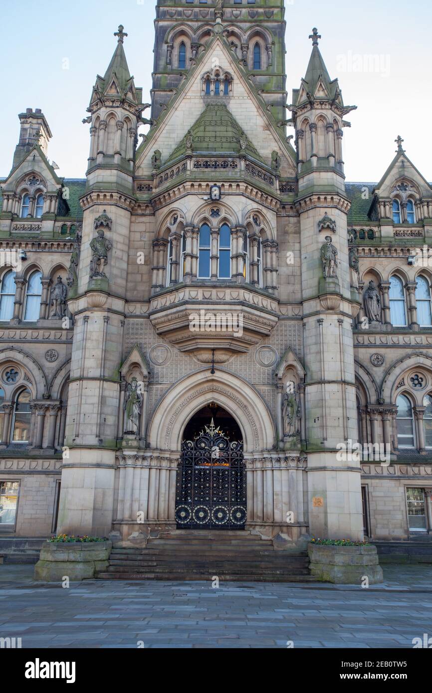 Vue sur l'entrée et le clocher de Hôtel de ville de Bradford Banque D'Images