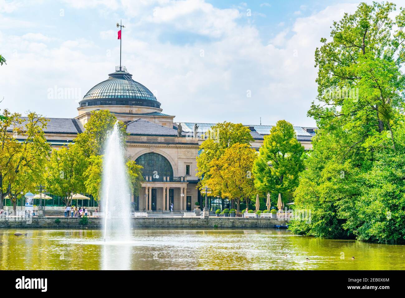 WIESBADEN, ALLEMAGNE, 17 AOÛT 2018 : vue sur le Kurhaus à Wiesbaden, Allemagne Banque D'Images