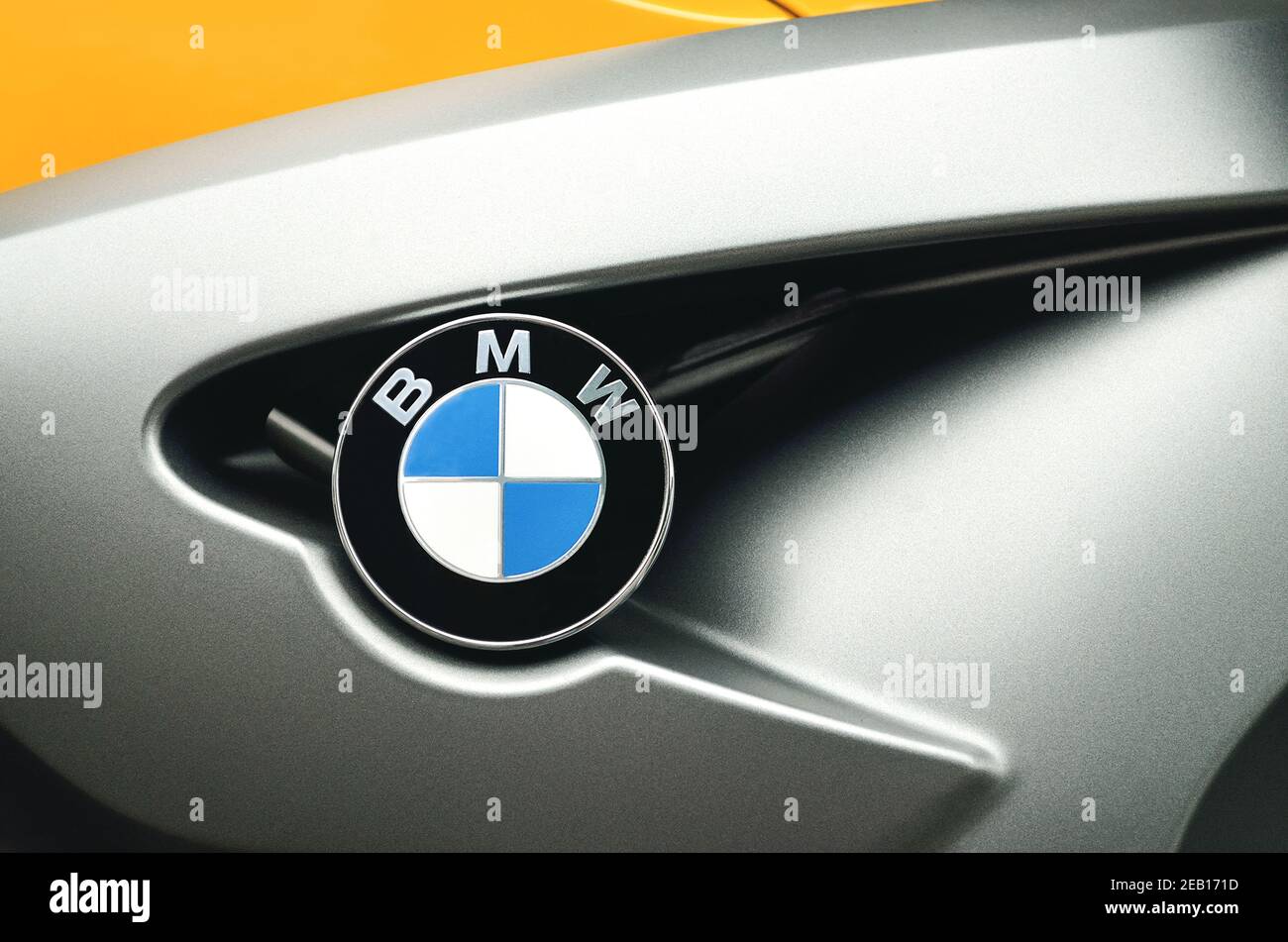 Gros plan du logo BMW sur la moto Sport Banque D'Images