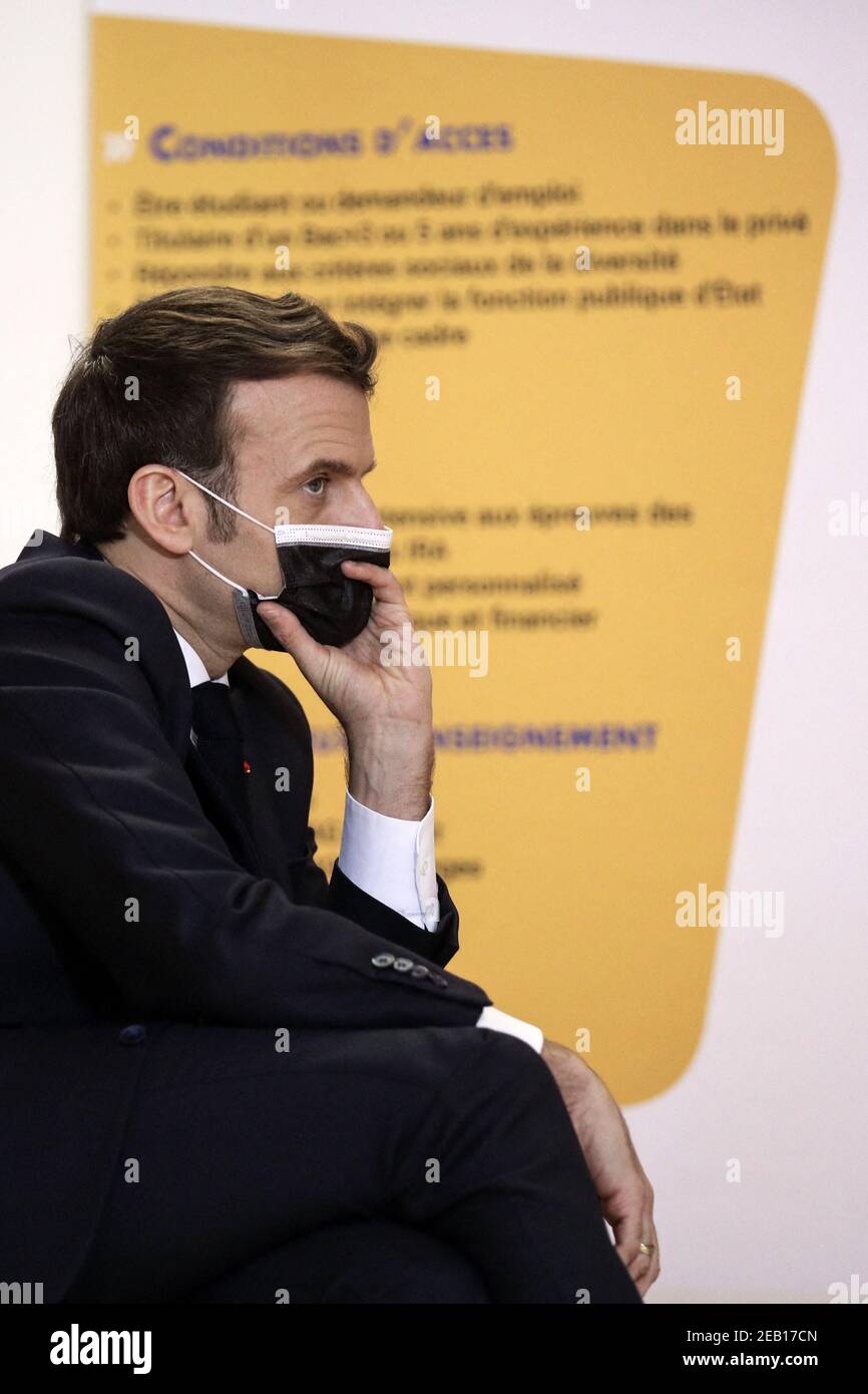 Le président français Emmanuel Macron à l'Institut régional d'administration (IRA) doit rencontrer les fonctionnaires et les étudiants de la classe préparatoire intégrés à l'IRA et les élèves du secondaire, renforcer l'ouverture et l'égalité d'accès aux écoles de la fonction publique, en faveur de l'égalité des chances. Nantes, France le 11 février 2021. Photo de Stephane Lemouton/Pool/ABACAPRESS.COM Banque D'Images