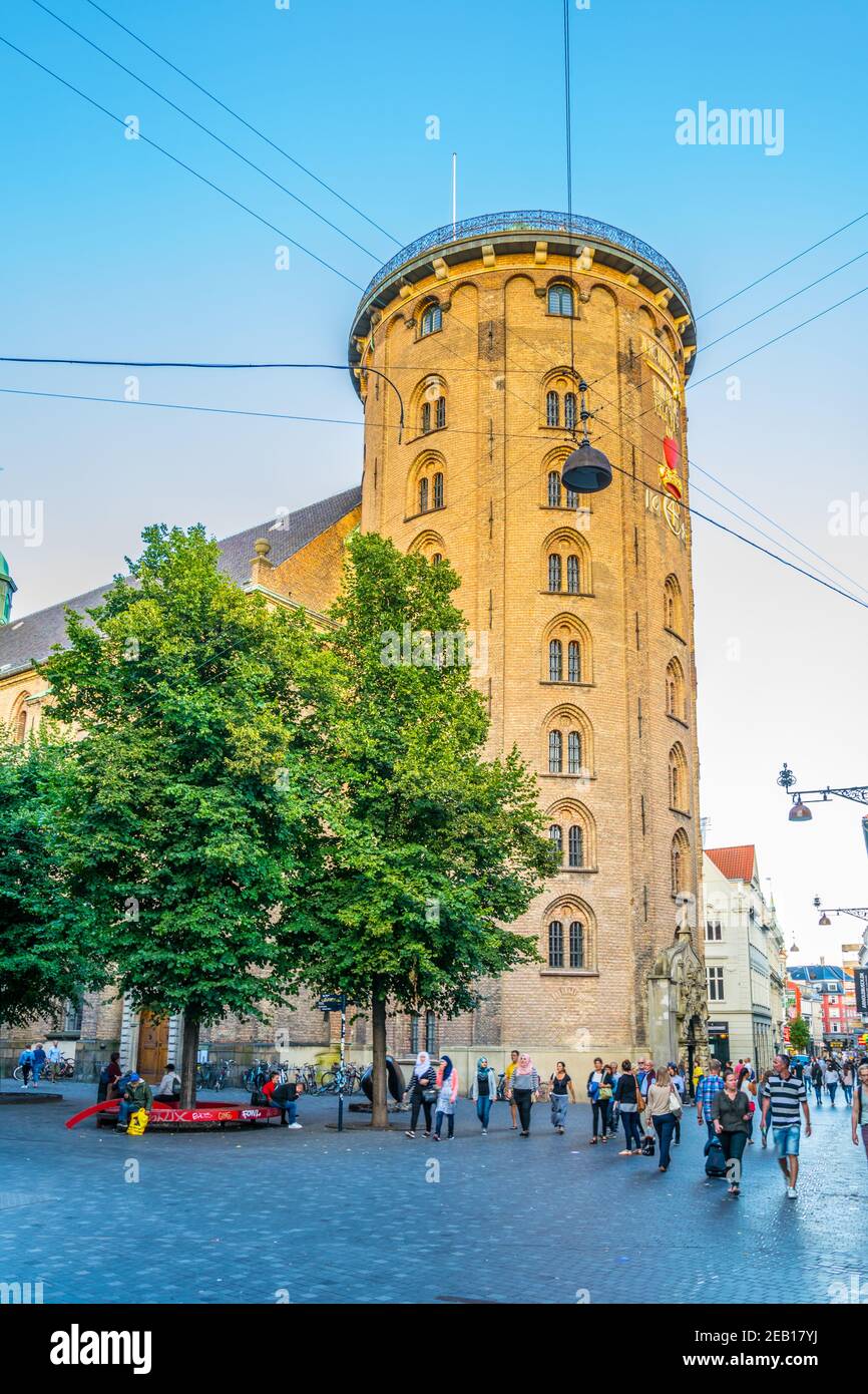 COPENHAGUE, DANEMARK, 21 AOÛT 2016 : tour Rundetaarn - ancien observatoire - dans le centre de Copenhague. Banque D'Images