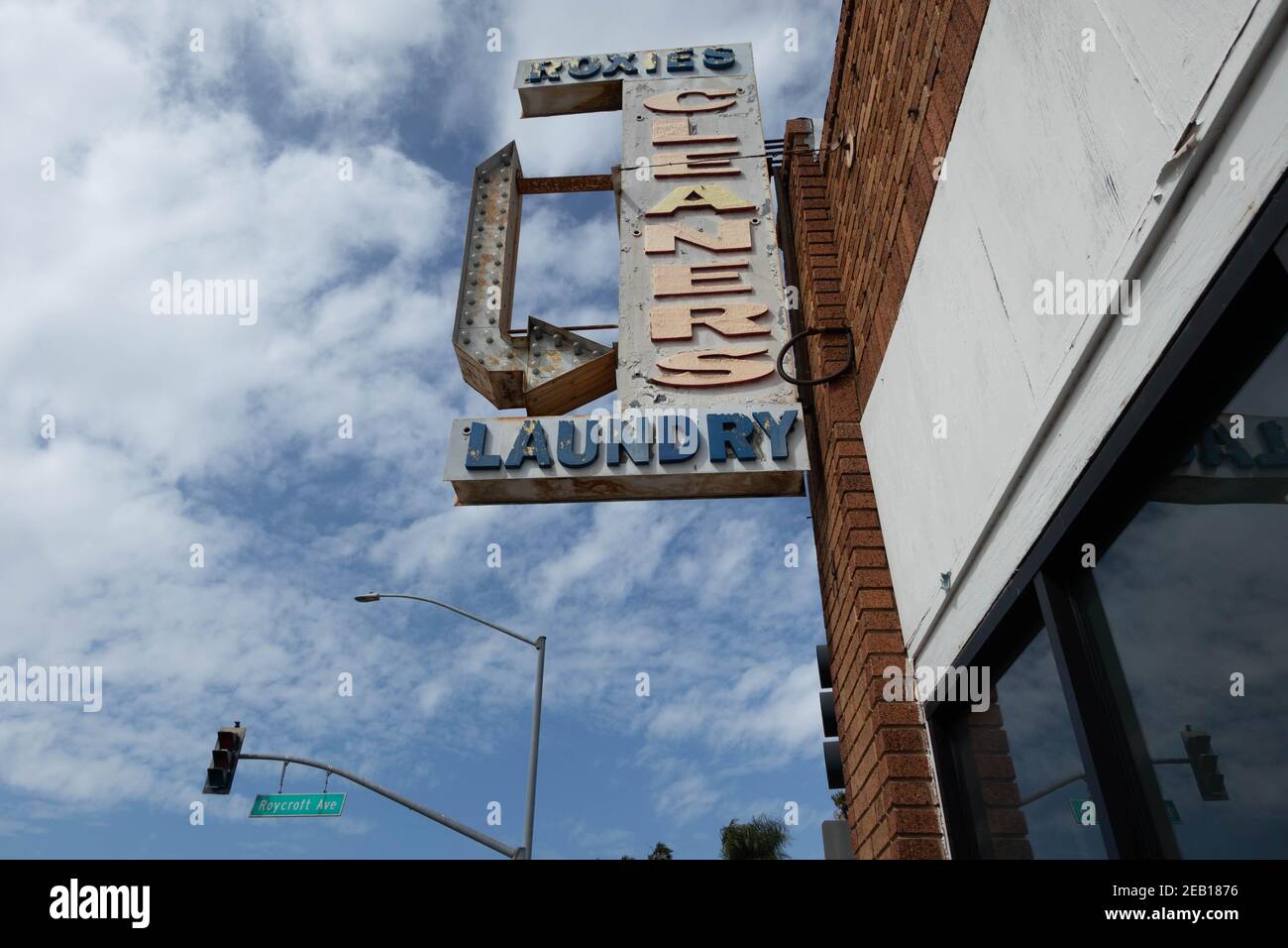 Affiche ancienne boutique Roxies Cleaners buanderie sur 2nd St, long Beach, CA USA Banque D'Images