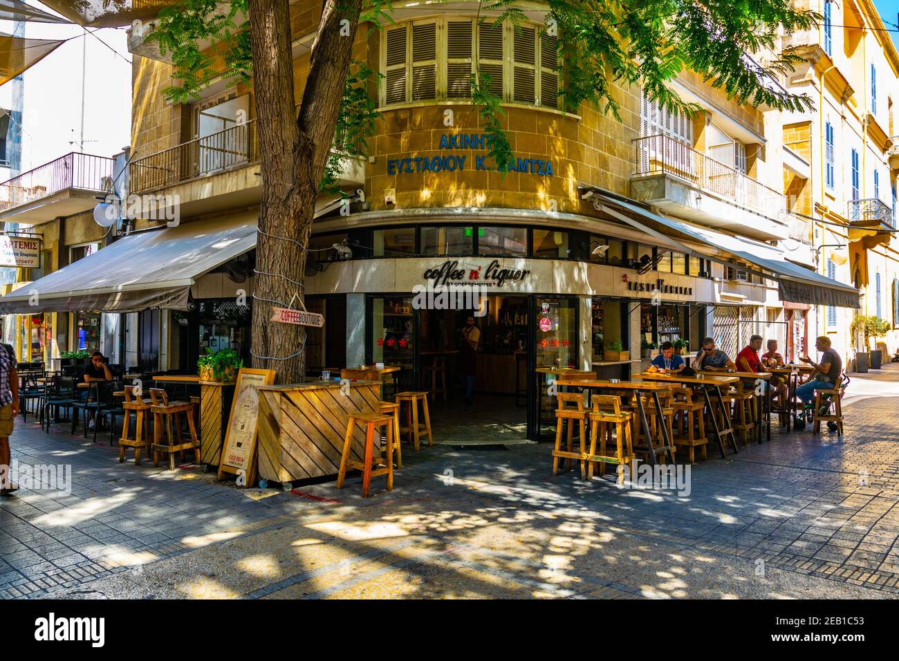 NICOSIE, CHYPRE, 23 AOÛT 2017 : vue sur une rue étroite dans le centre historique de Nicosie, Chypre Banque D'Images