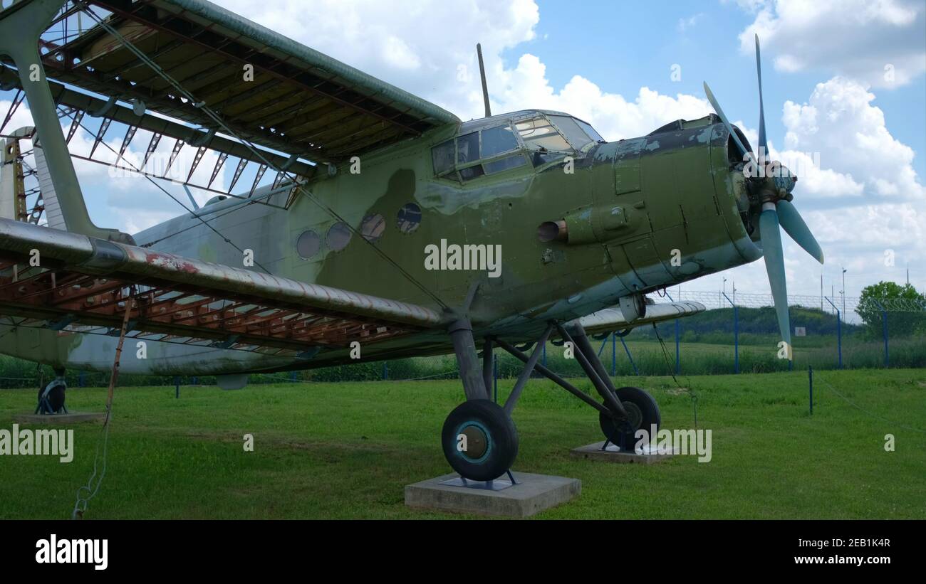 Exposition en plein air de vieux avions de transport militaire. Concept d'avions militaires. Banque D'Images