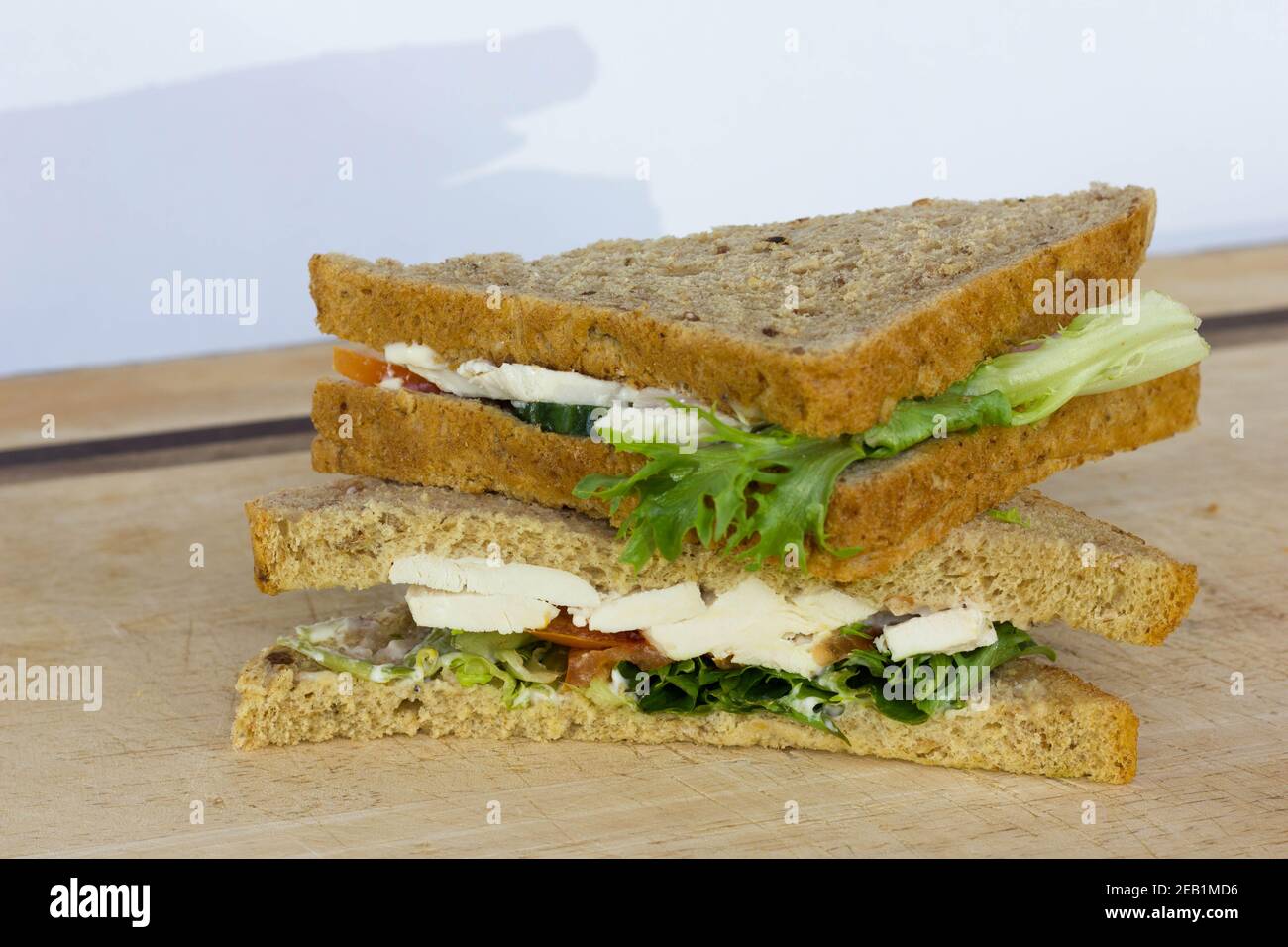 déjeuner avec sandwichs à salade de poulet Banque D'Images