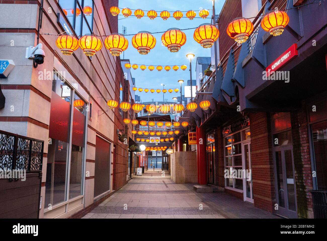 Birmingham, Royaume-Uni. 11 février 2021. Saint-Sylvestre chinois. Un centre Arcadian, normalement animé et bondé - au cœur du quartier chinois de la ville - à Birmingham, au Royaume-Uni, est exceptionnellement calme, car les communautés chinoises de la ville sont forcées de célébrer le nouvel an vendredi à la maison. Crédit : Peter Lophan/Alay Live News Banque D'Images