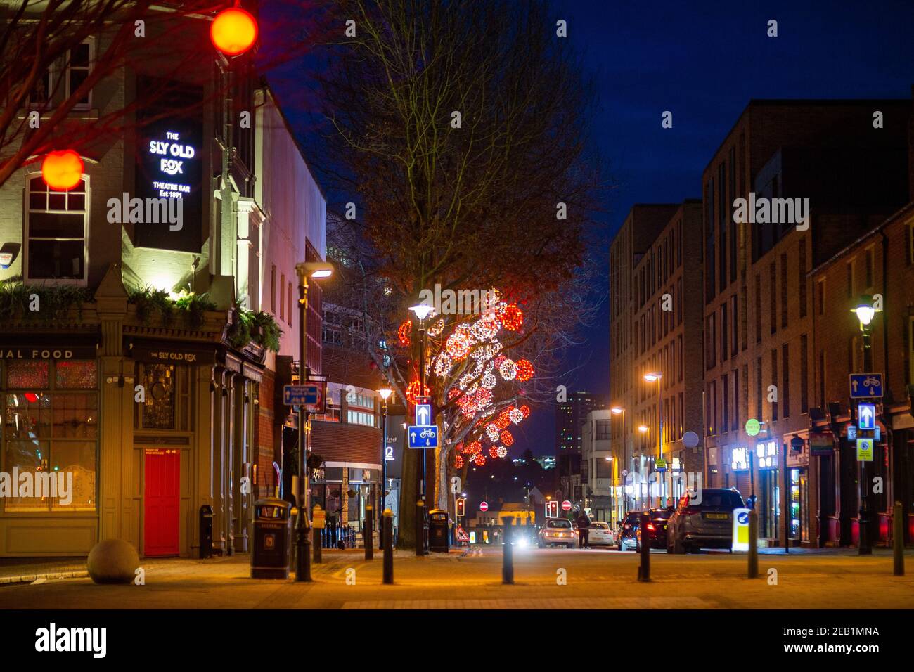 Birmingham, Royaume-Uni. 11 février 2021. Saint-Sylvestre chinois. Un quartier chinois normalement animé et bondé à Birmingham, au Royaume-Uni, est exceptionnellement calme, car les communautés chinoises de la ville sont forcées de célébrer le nouvel an vendredi à la maison. Crédit : Peter Lophan/Alay Live News Banque D'Images