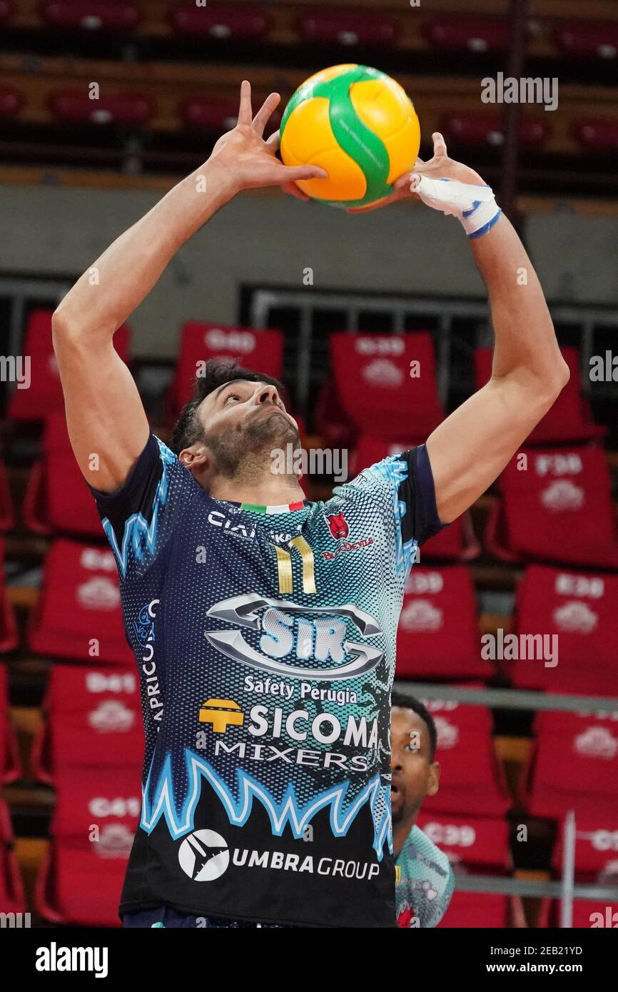 Pérouse, Italie. 11 février 2021. 2/11/2021 - Sole' sebastian (n.11 bloqueur intermédiaire de sécurité de monsieur conad perugia) alza pendant les tournées VB contre Sir Sicoma Monini Perugia, match de volleyball de la Ligue des champions du CEV à Perugia, Italie, février 11 2021 (photo par IPA/Sipa USA) Credit: SIPA USA/Alay Live News Banque D'Images