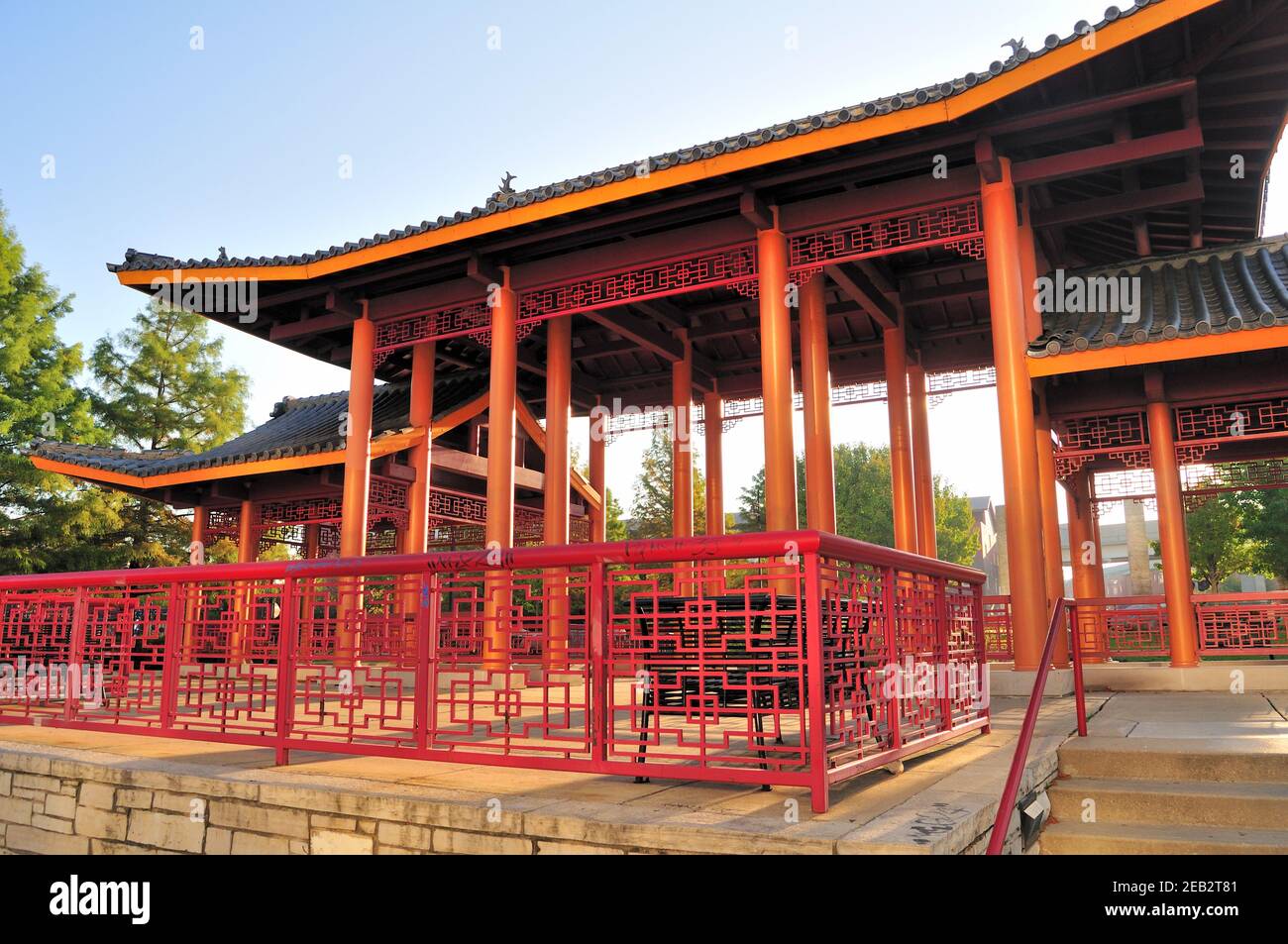 Pavillon de style pagode dans le parc commémoratif Ping Tom situé dans le quartier chinois de Chicago. Banque D'Images