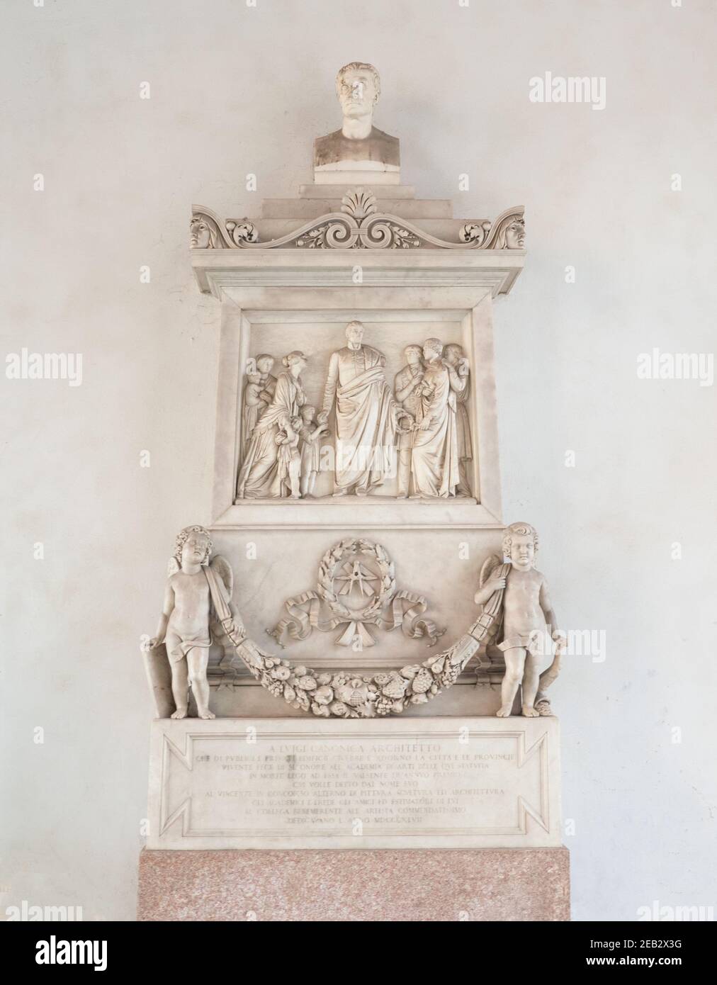 Monument à Luigi Canonica, de la première moitié du XIXe siècle, situé dans la cour d'honneur de l'Académie Brera, Milan, Italie. Banque D'Images