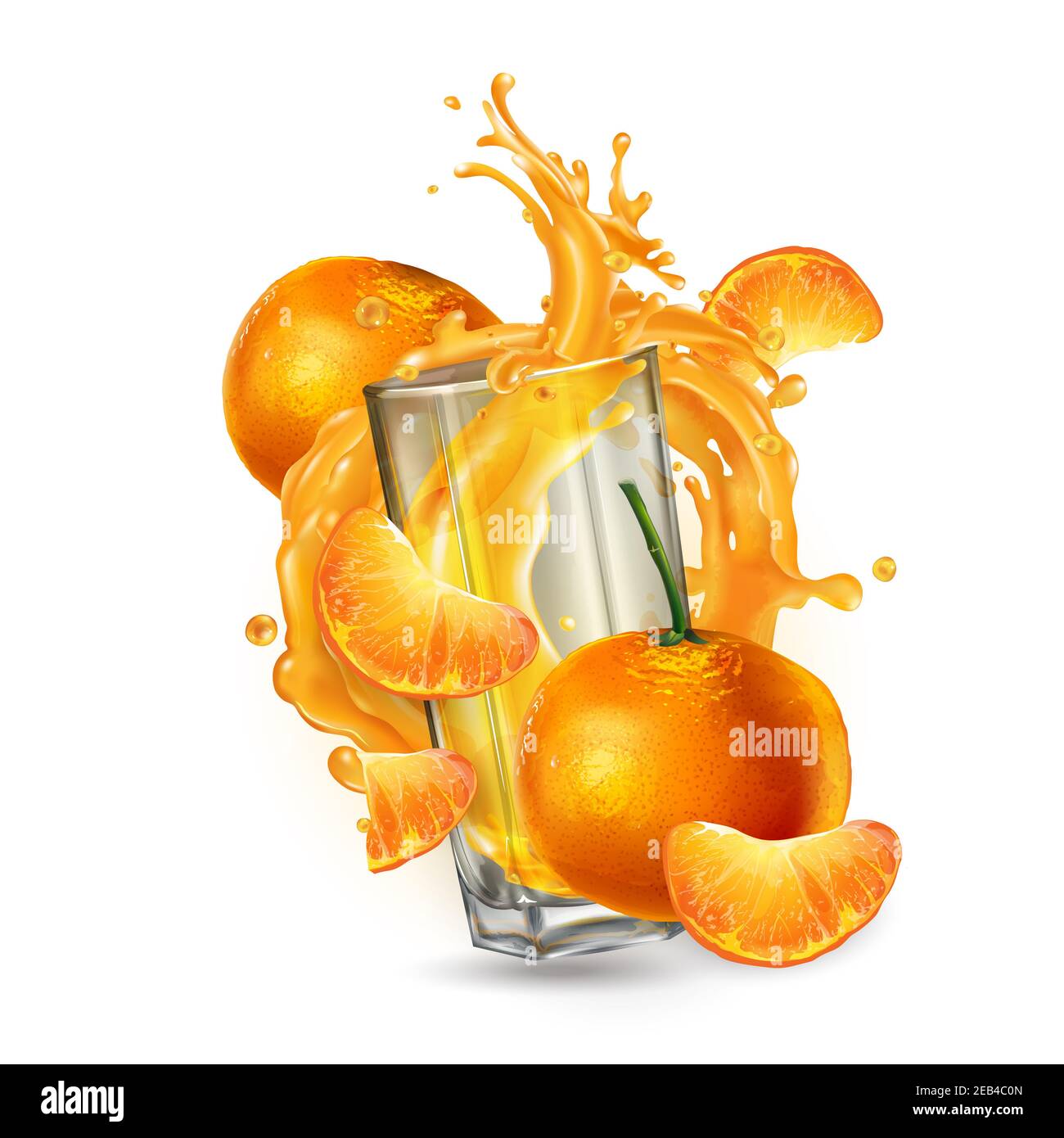 Jus de fruits dans un verre parmi les mandarines. Banque D'Images