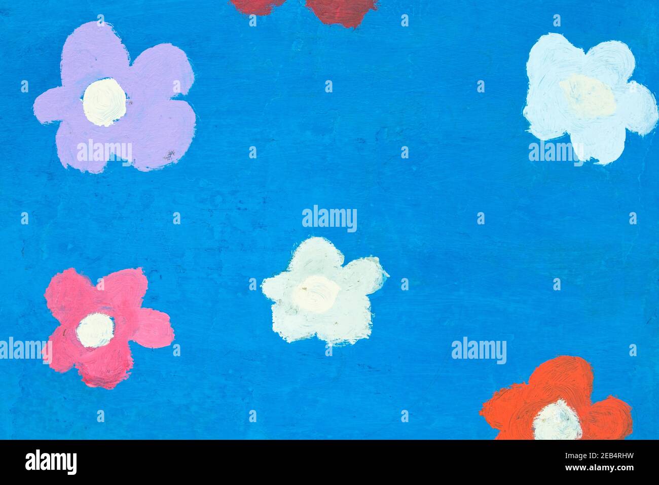 fleurs simples peintes sur fond bleu Banque D'Images