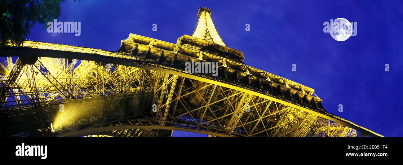 2000 TOUR EIFFEL HISTORIQUE (© GUSTAVE EIFFEL ET STEVEN SAUVESTRE 1887) PARIS FRANCE Banque D'Images