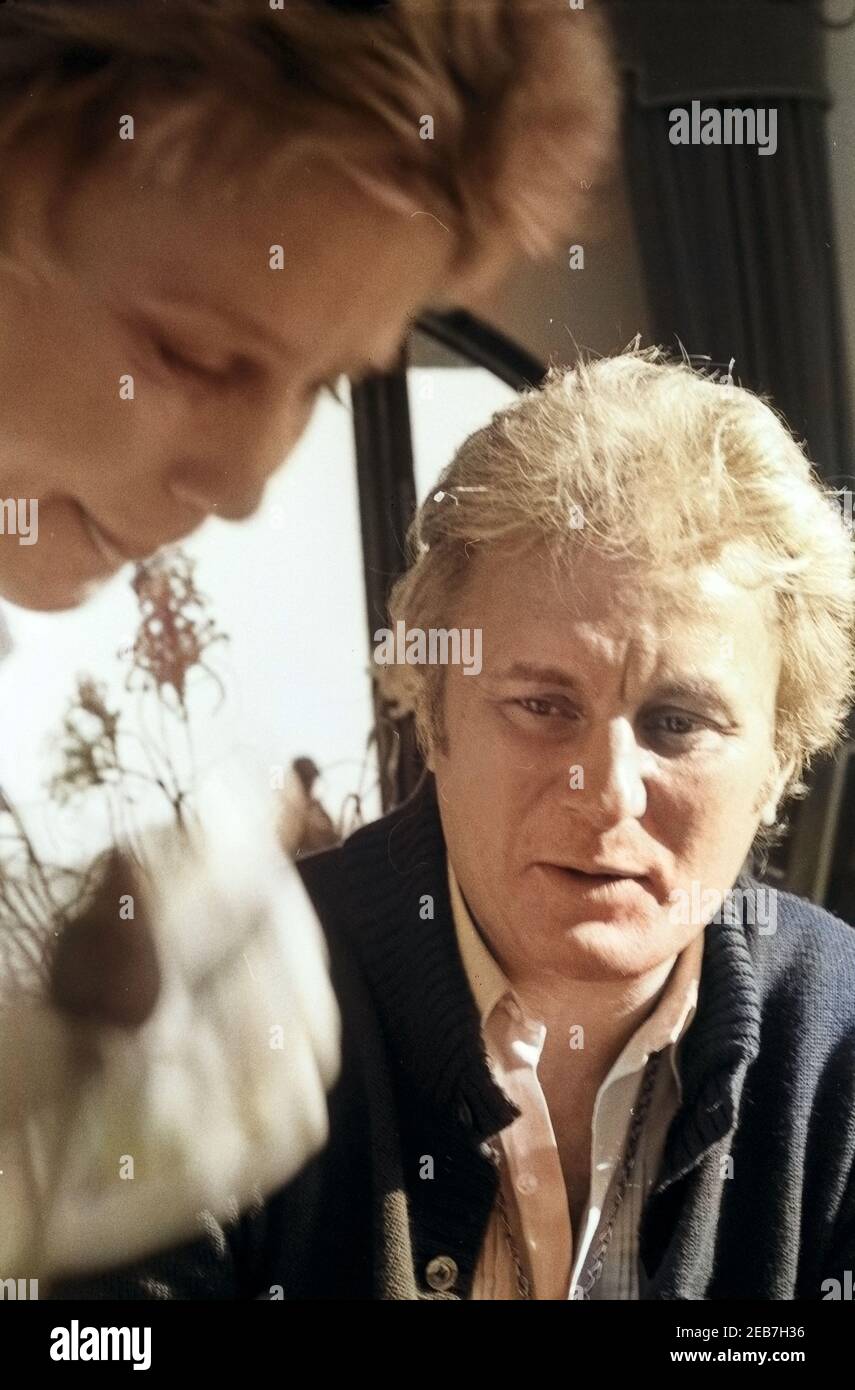 Die österreichische Schauspielerin Maria Schell mit Ehemann Veit Relin, Deutschland 1970 er Jahre. Maria Schell actrice autrichienne avec mari Veit Relin, l'Allemagne des années 1970. 24x36Neg565 Banque D'Images