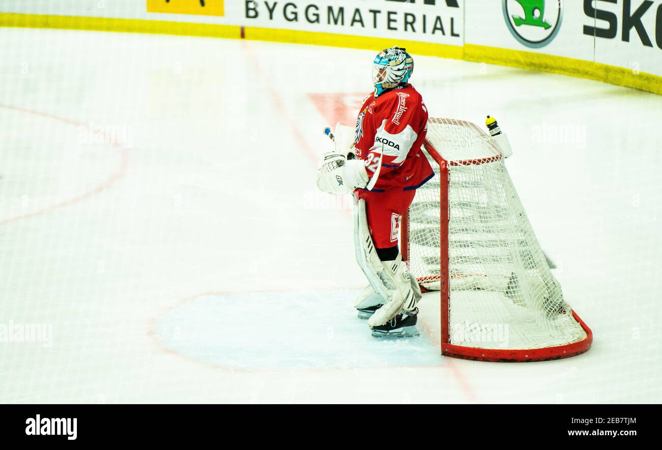 Malmoe, Suède. 11 février 2021. Le gardien de but Patrik Bartosak (32) de la République tchèque vu dans le match de hockey Beijer 2021 entre la République tchèque et la Suède à Malmoe Arena à Malmoe. (Crédit photo : Gonzales photo/Alamy Live News Banque D'Images