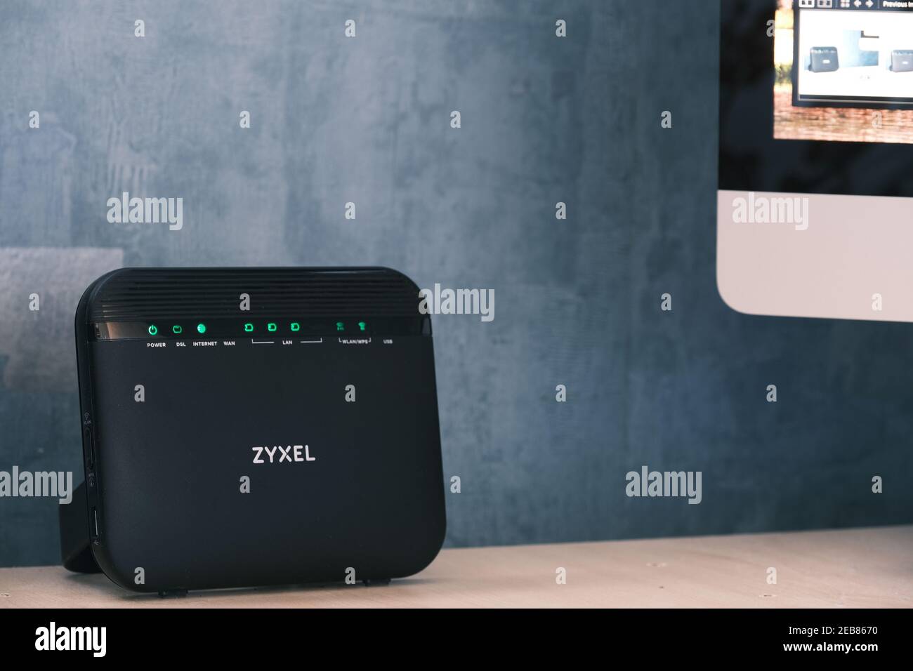 Un ZYXEL, haut débit domestique, routeur Internet. Banque D'Images