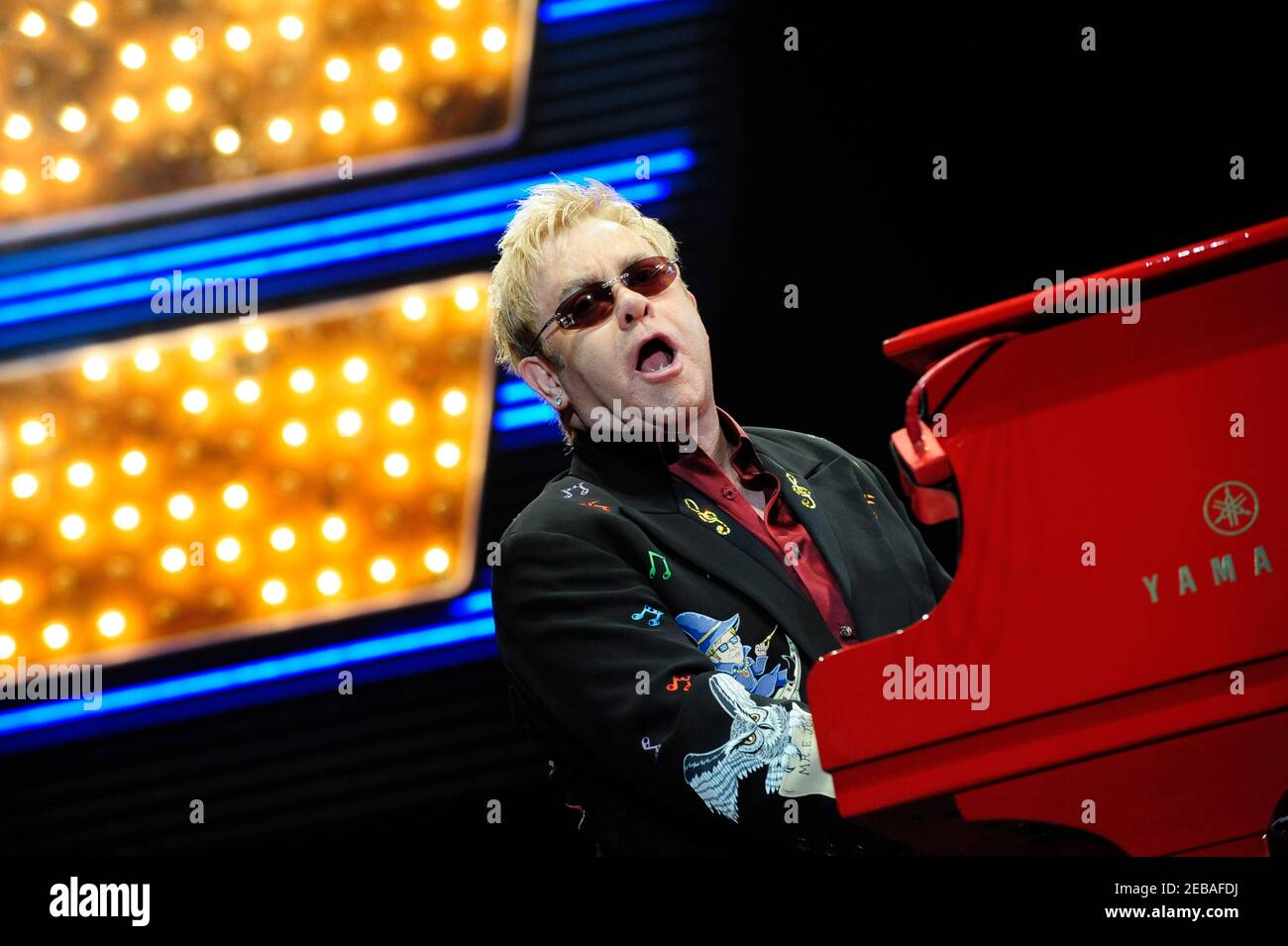 Piano rouge elton john Banque de photographies et d’images à haute résolution Alamy