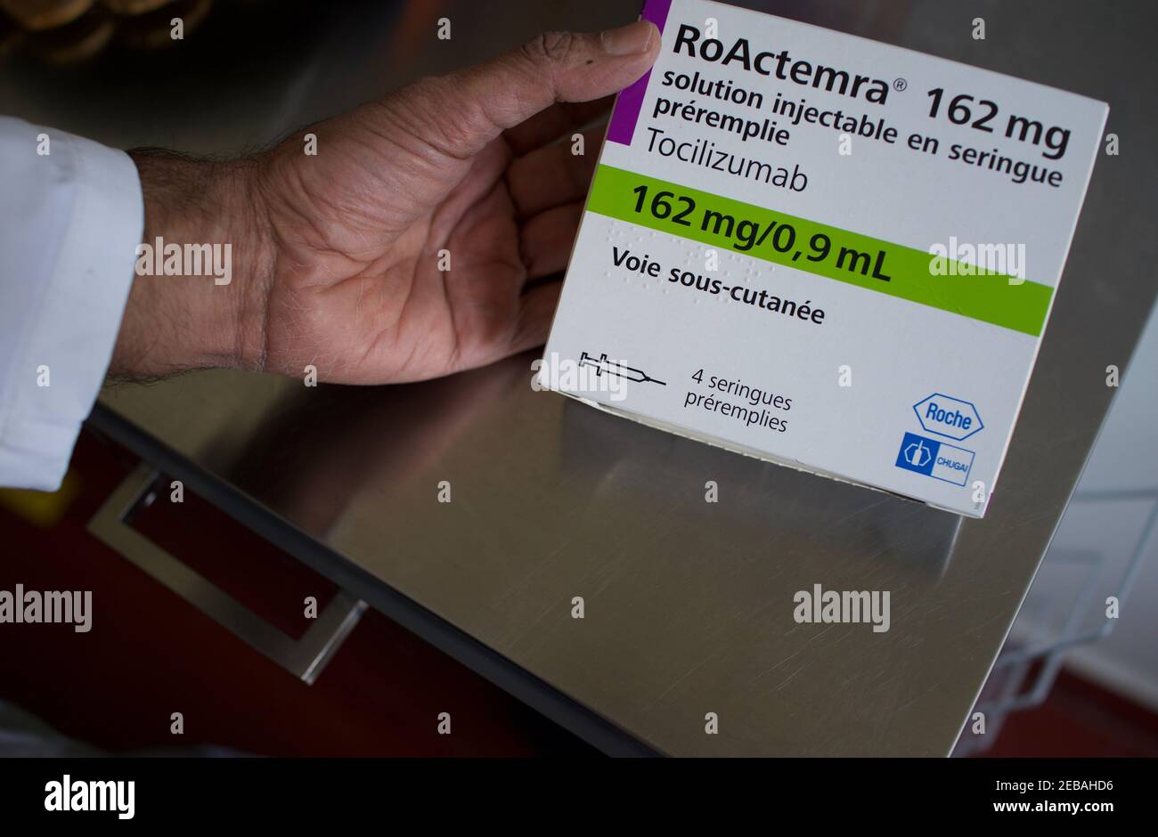 Tocilizumab, RoActemra Medication Box, médicament contre l'arthrite utilisé dans le traitement de Covid-19 Banque D'Images