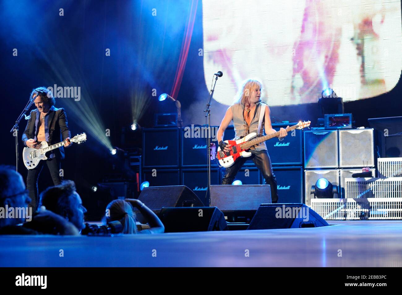 DEF Leppard est un groupe de rock anglais formé en 1977 à Sheffield, qui se produit en direct à Liverpool 2008 Banque D'Images