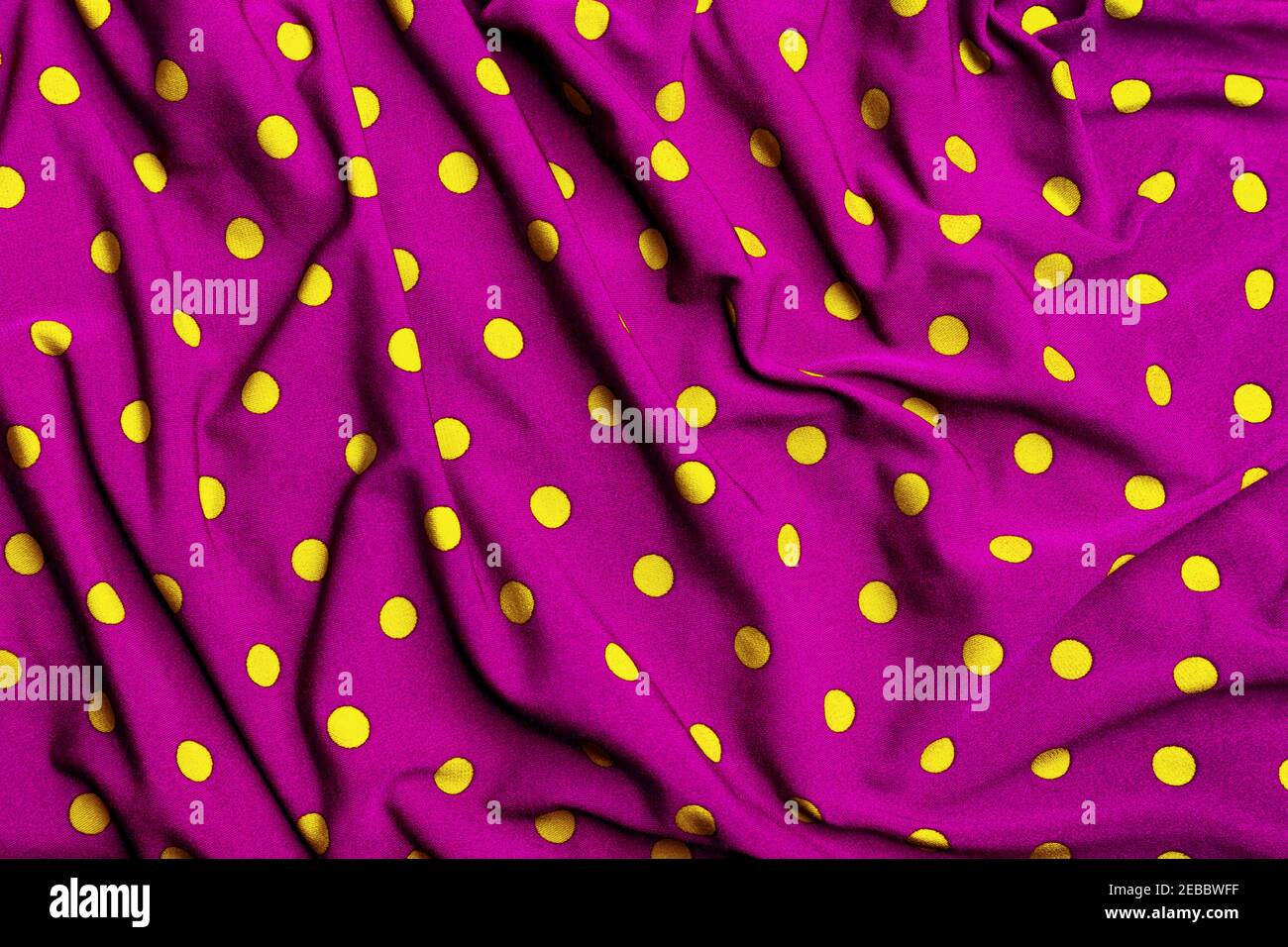 Toile de fond en tissu violet et jaune à pois Banque D'Images