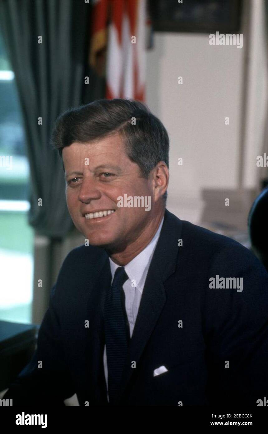 Président Kennedy, photo portrait. Photo de portrait du Président John F. Kennedy, prise dans le Bureau ovale, Maison Blanche, Washington, D.C. Banque D'Images