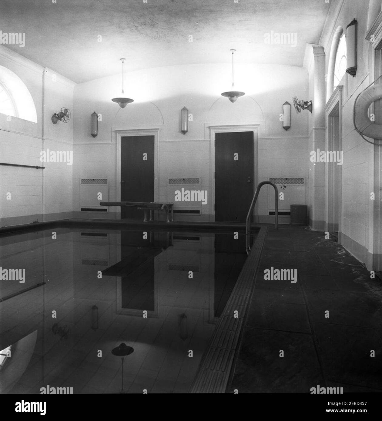 White House chambres: Piscine. Vue sur la piscine de la Maison Blanche avant de peindre la peinture murale sur les murs. Washington, D.C. Banque D'Images White House chambres: Piscine. Vue sur la piscine de la Maison Blanche avant de peindre la peinture murale sur les murs. Washington, D.C. Banque D'Images