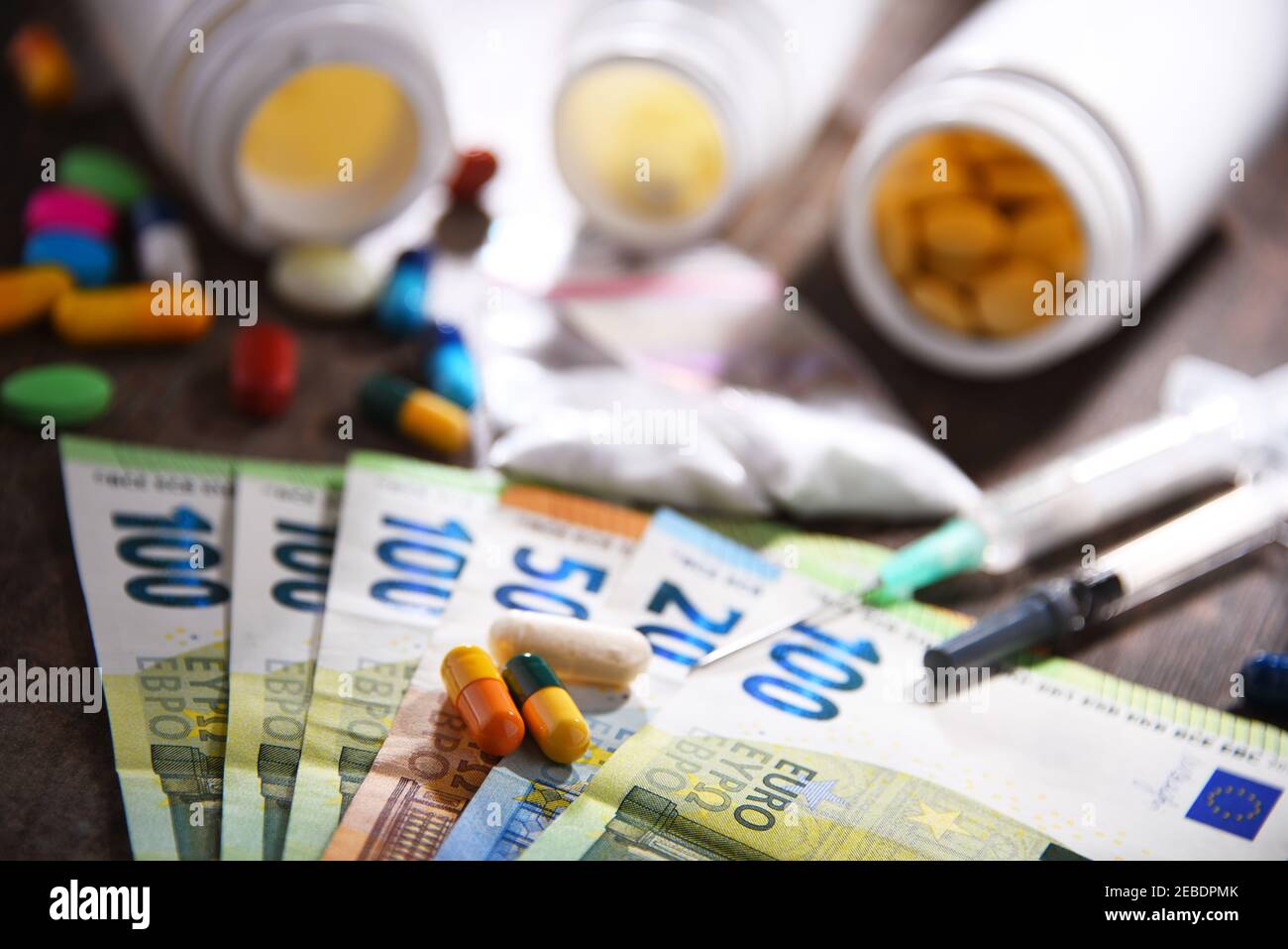 Substances addictives, y compris les cigarettes et les drogues. Banque D'Images