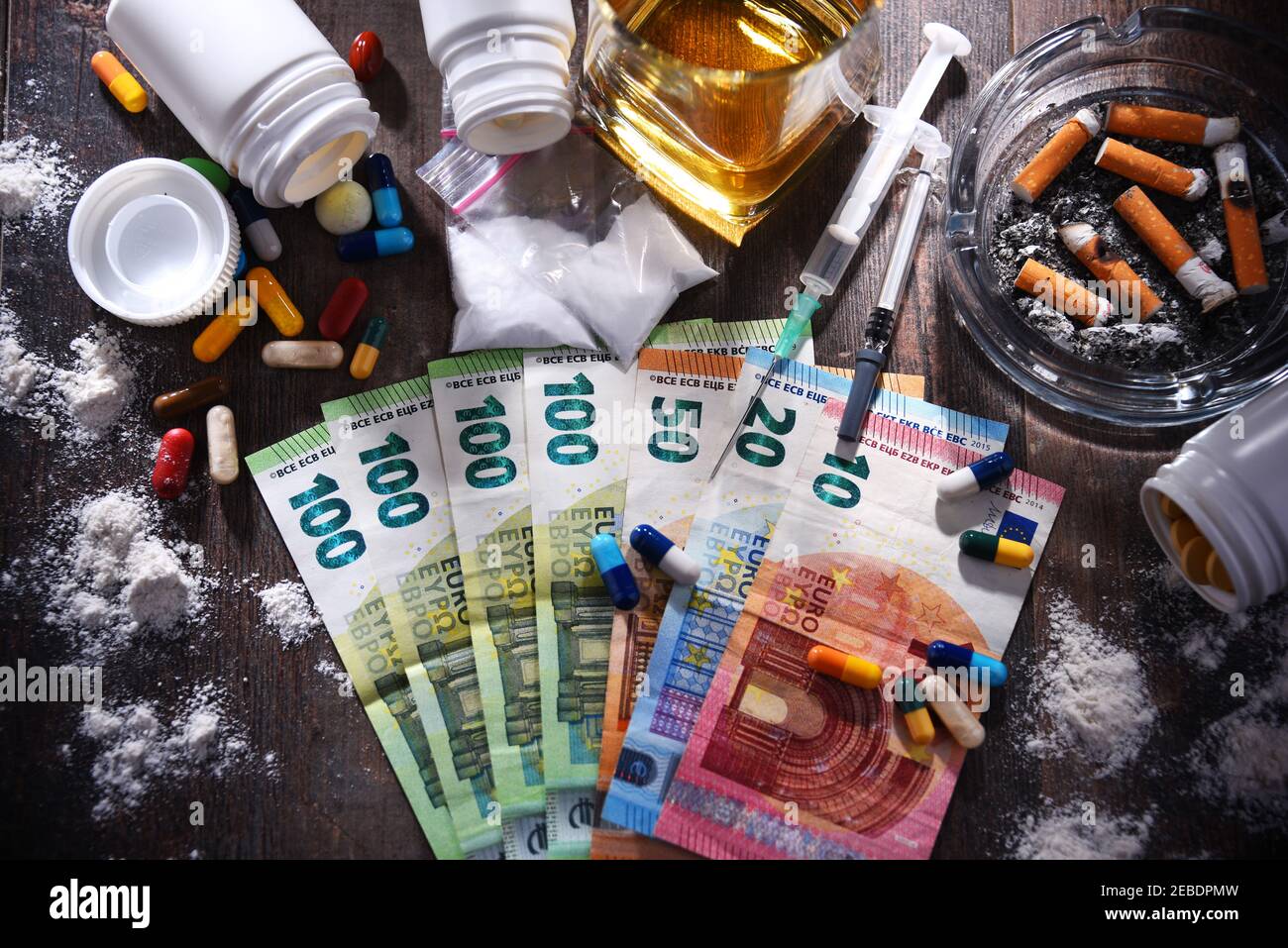 Les substances addictives, y compris l'alcool, les cigarettes et les drogues. Banque D'Images
