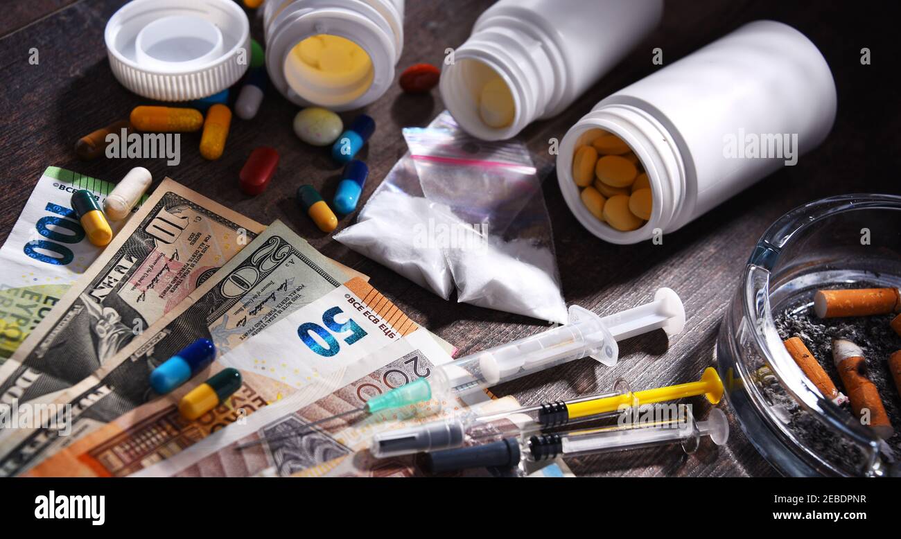 Substances addictives, y compris les cigarettes et les drogues. Banque D'Images