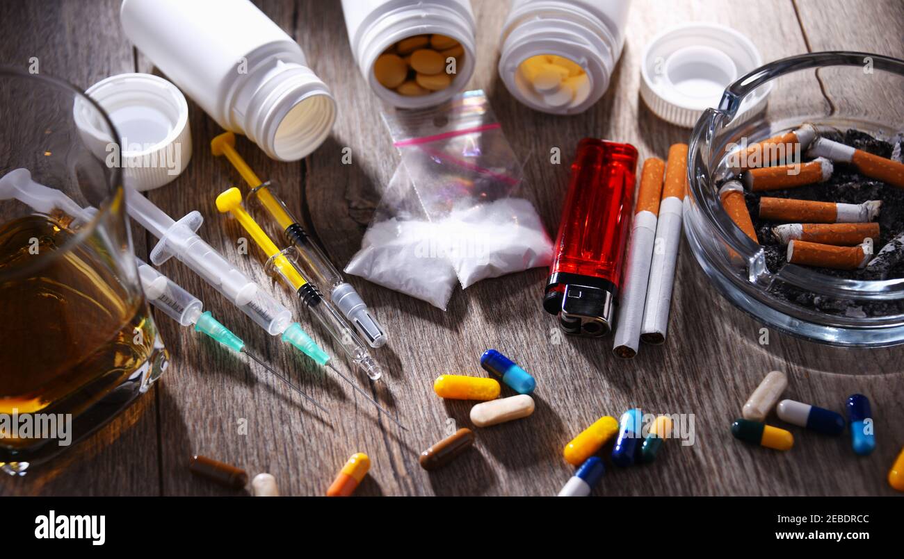 Les substances addictives, y compris l'alcool, les cigarettes et les drogues. Banque D'Images