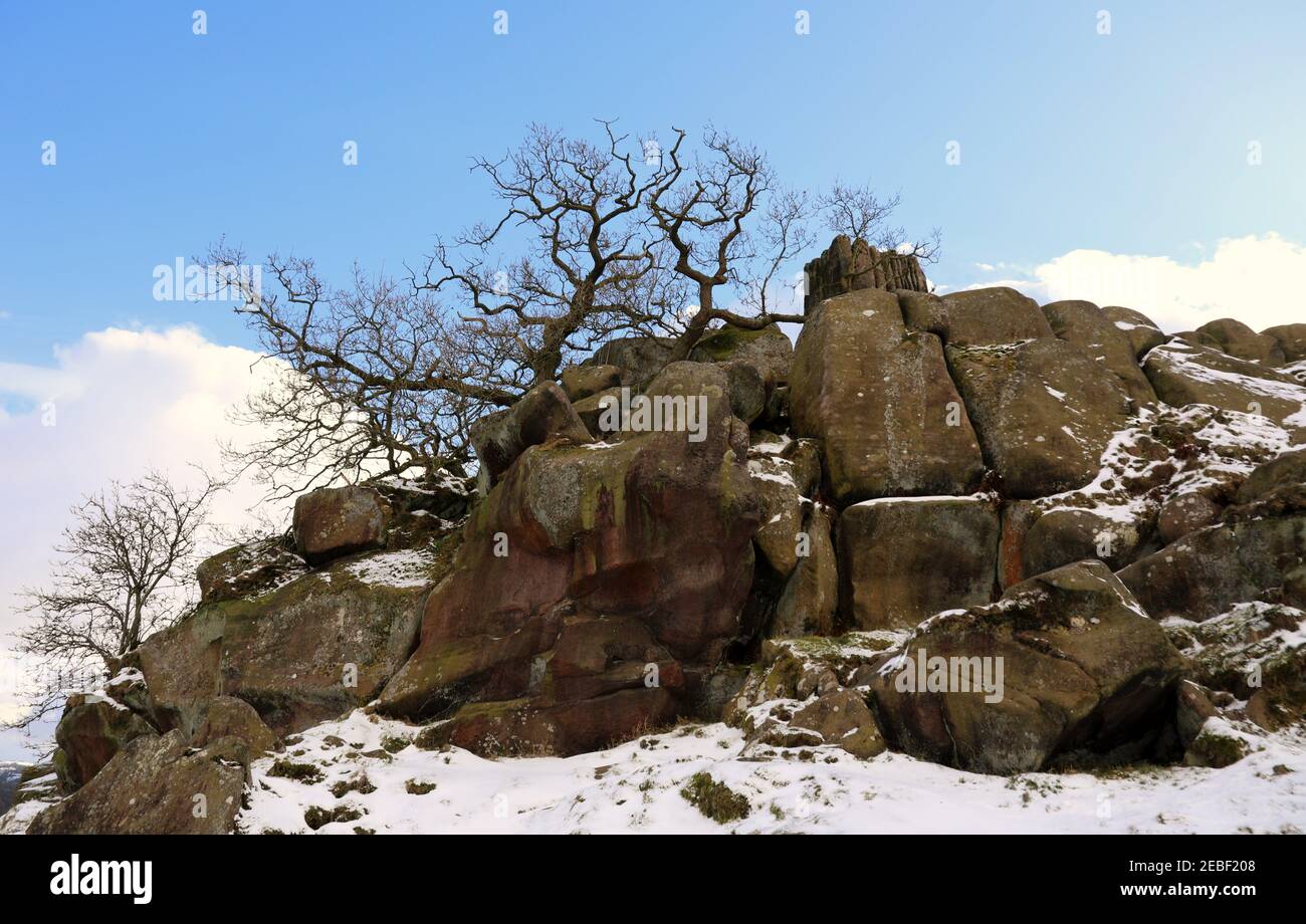 Formation de roches dans le Derbyshire connu sous le nom de Robin Hoods Stride Banque D'Images