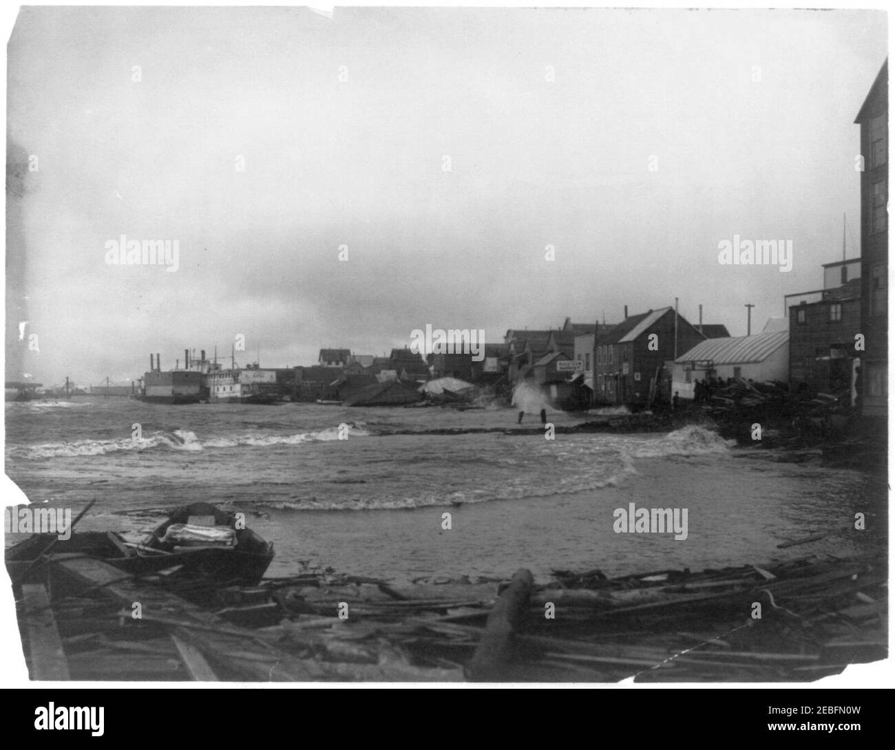 Nome (et ses environs), Alaska, 1900)- épave le long de la rivière Snake, Nome (causée par la tempête Banque D'Images