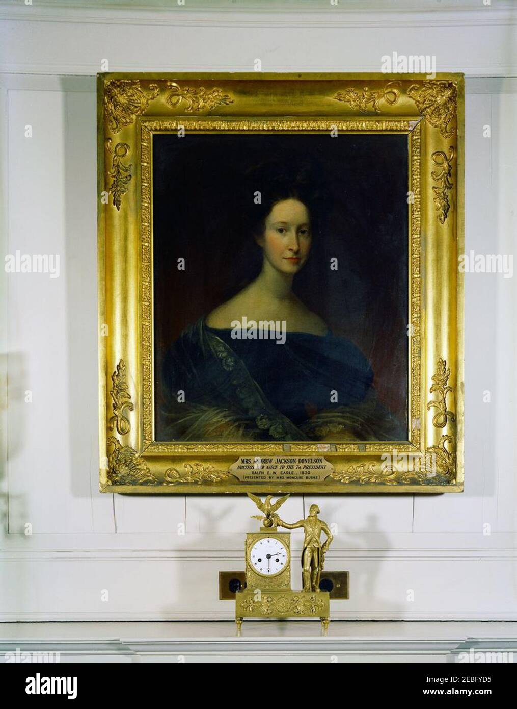 Tableaux de la Maison Blanche, u201cMrs. Andrew Jackson Donelson, Hostess et nièce au Président, u201d par Ralph E.W. Earle, (1830); Mme William Howard Taft; Mme Martin Van Buren. Portrait de Emily Tennessee Donelson, épouse du neveu du président Andrew jacku0027s, accrochée au-dessus de la cheminée dans la salle de réception diplomatique de la Maison Blanche, Washington, D.C. Emily Donelson a servi comme première dame du président Jacku0027s après la mort de l'épouse du président Presidentu0027s; peinture par Ralph E. W. Earl. La plaque lit ; u0022MRS. Andrew Jackson Donelson, Hostess et nièce au 7ème Président Banque D'Images