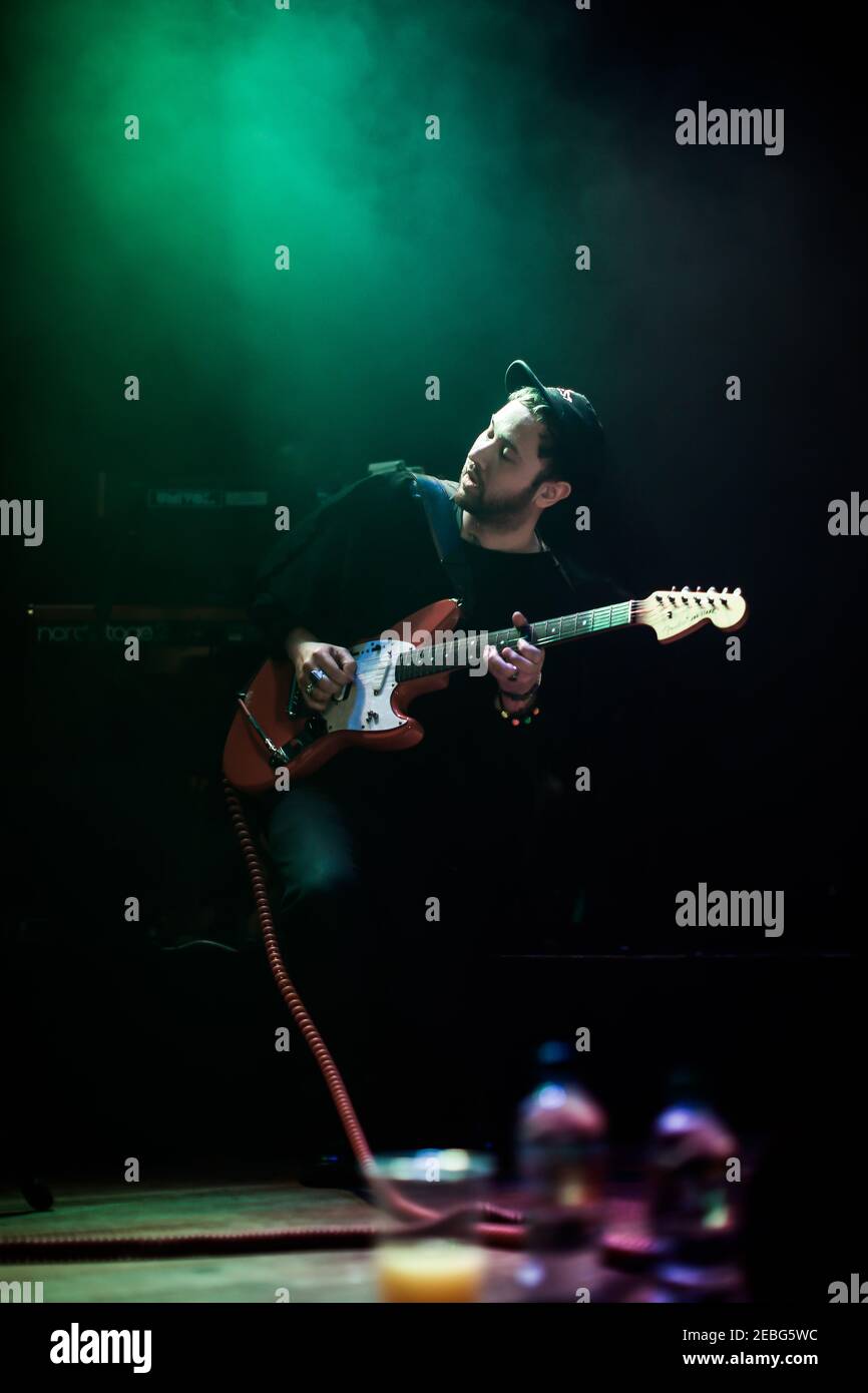 Ruban Nielson, de l'Unknown Mortal Orchestra, à la salle d'Assemblée d'Islington À Londres Banque D'Images