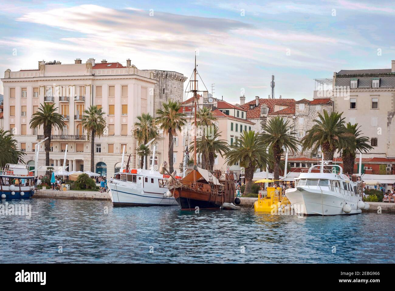 Vue sur le port et la ville, Split, Croatie Banque D'Images