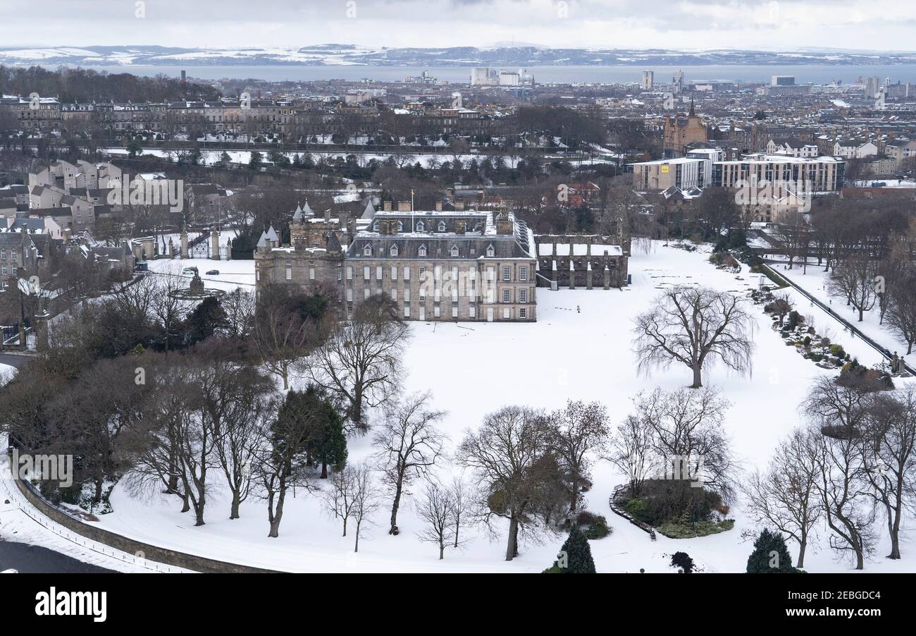 Vue d'hiver sur la place de Holyroodhouse dans la neige, Édimbourg, Écosse, Royaume-Uni Banque D'Images