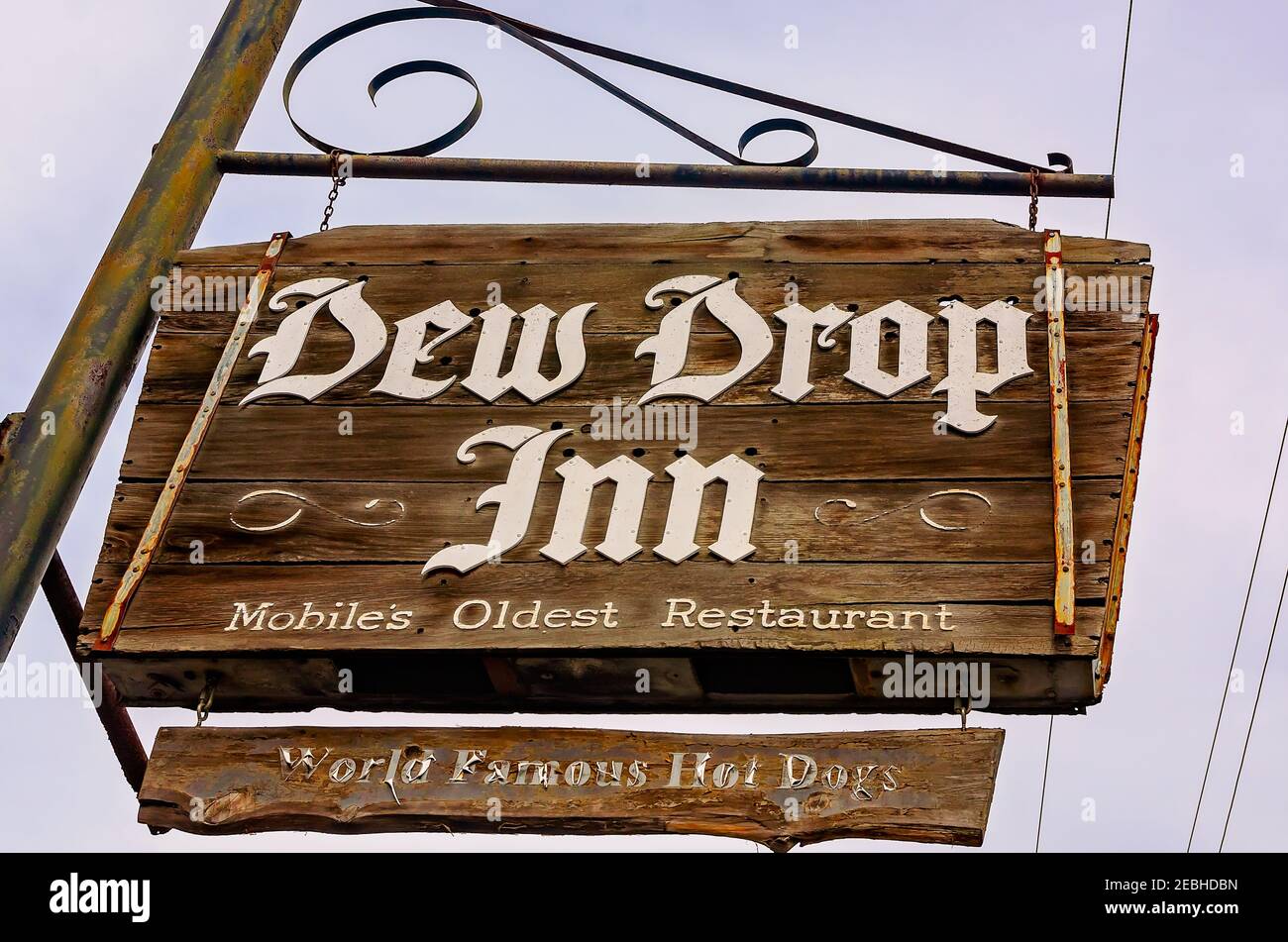 Le Dew Drop Inn, le plus ancien restaurant de Mobile fondé en 1924, est photographié sur Old Shell Road, le 8 février 2021, à Mobile, Alabama. Banque D'Images