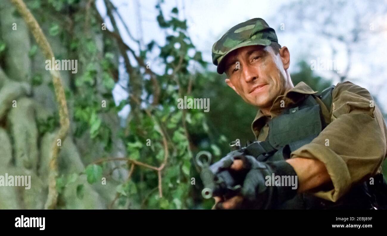 ÉTATS-UNIS. Richard Chaves dans une scène du (C)XXème film de Fox : Predator (1987). Parcelle terrain: Une équipe de commandos sur une mission dans une jungle d'Amérique centrale se trouvent chassés par un guerrier extraterrestre. REF: LMK110-J6918-11221 fourni par LMKMEDIA. Éditorial uniquement. Landmark Media n'est pas le propriétaire des droits d'auteur de ces images de films ou de télévision, mais fournit un service uniquement pour les médias reconnus. pictures@lmkmedia.com Banque D'Images