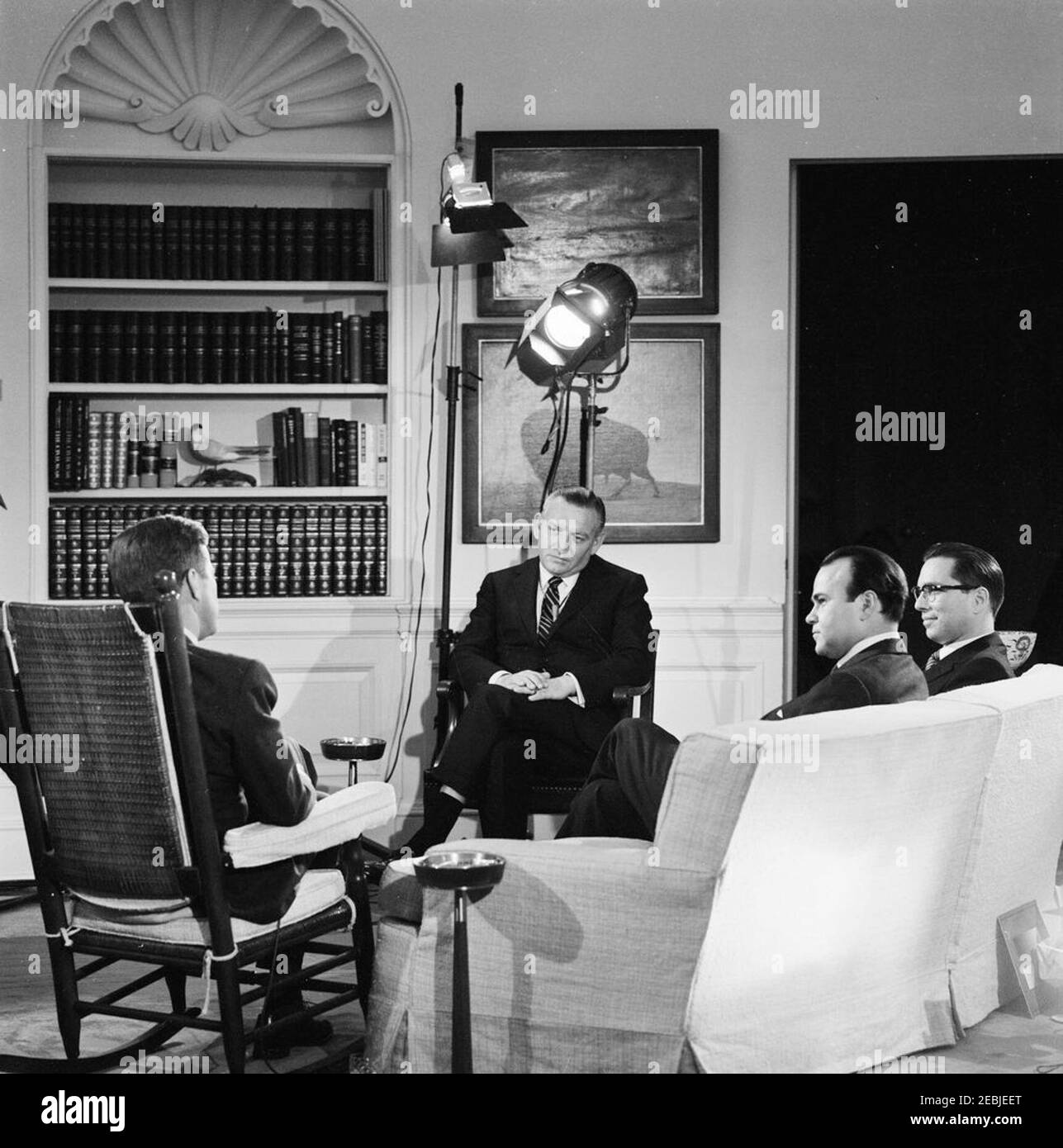 Interview de john tv Banque d'images noir et blanc Alamy