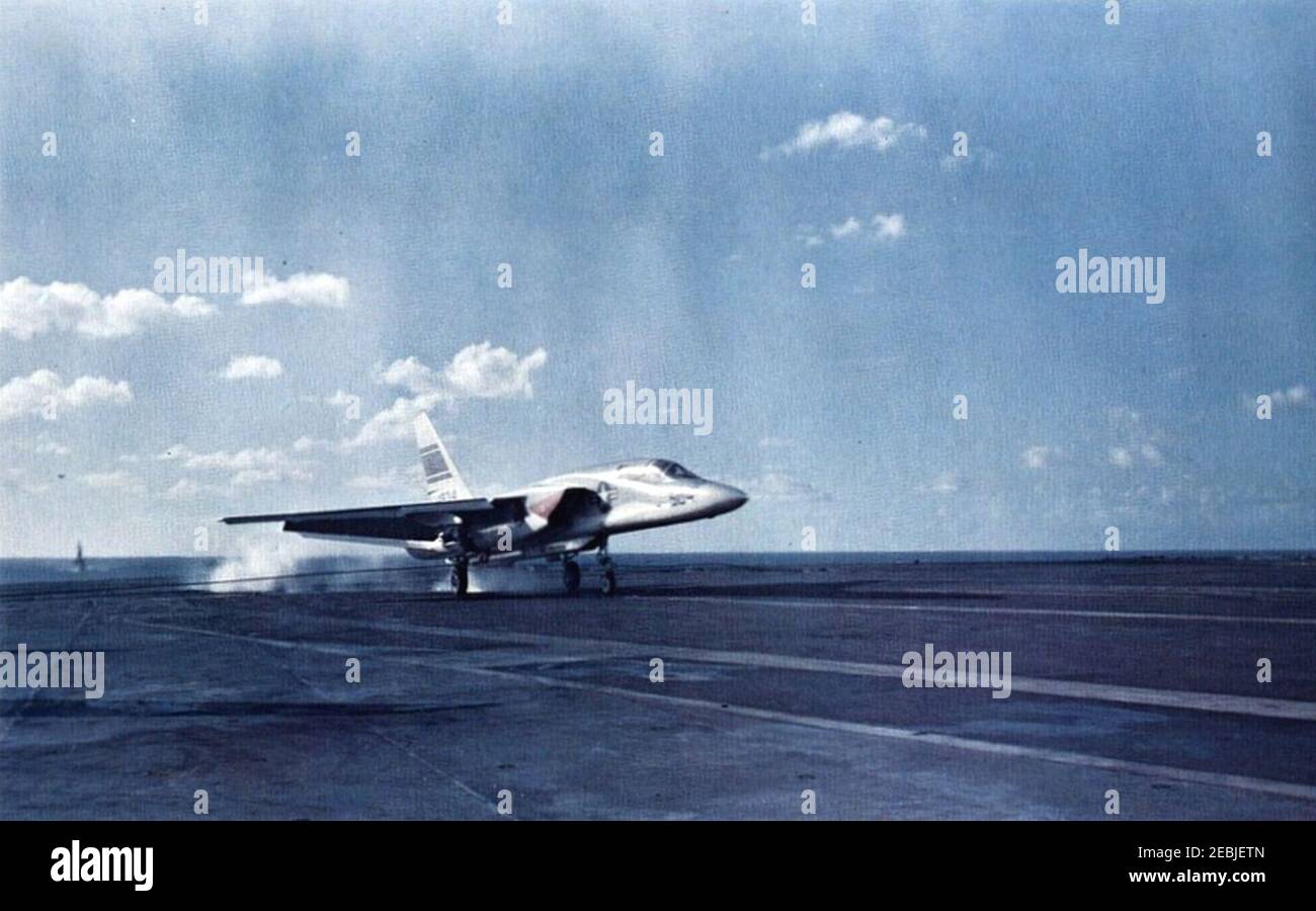 Amérique du Nord RA-5C Vigilante de RVAH-9 atterrissage à bord de l'USS Saratoga (CVA-60), vers 1965. Banque D'Images