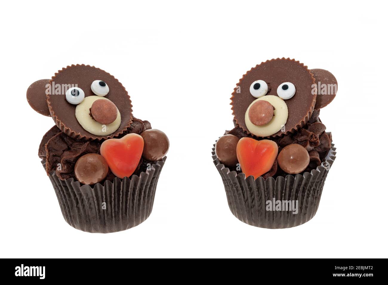 Petits gâteaux au chocolat de la Saint-Valentin - fond blanc Banque D'Images